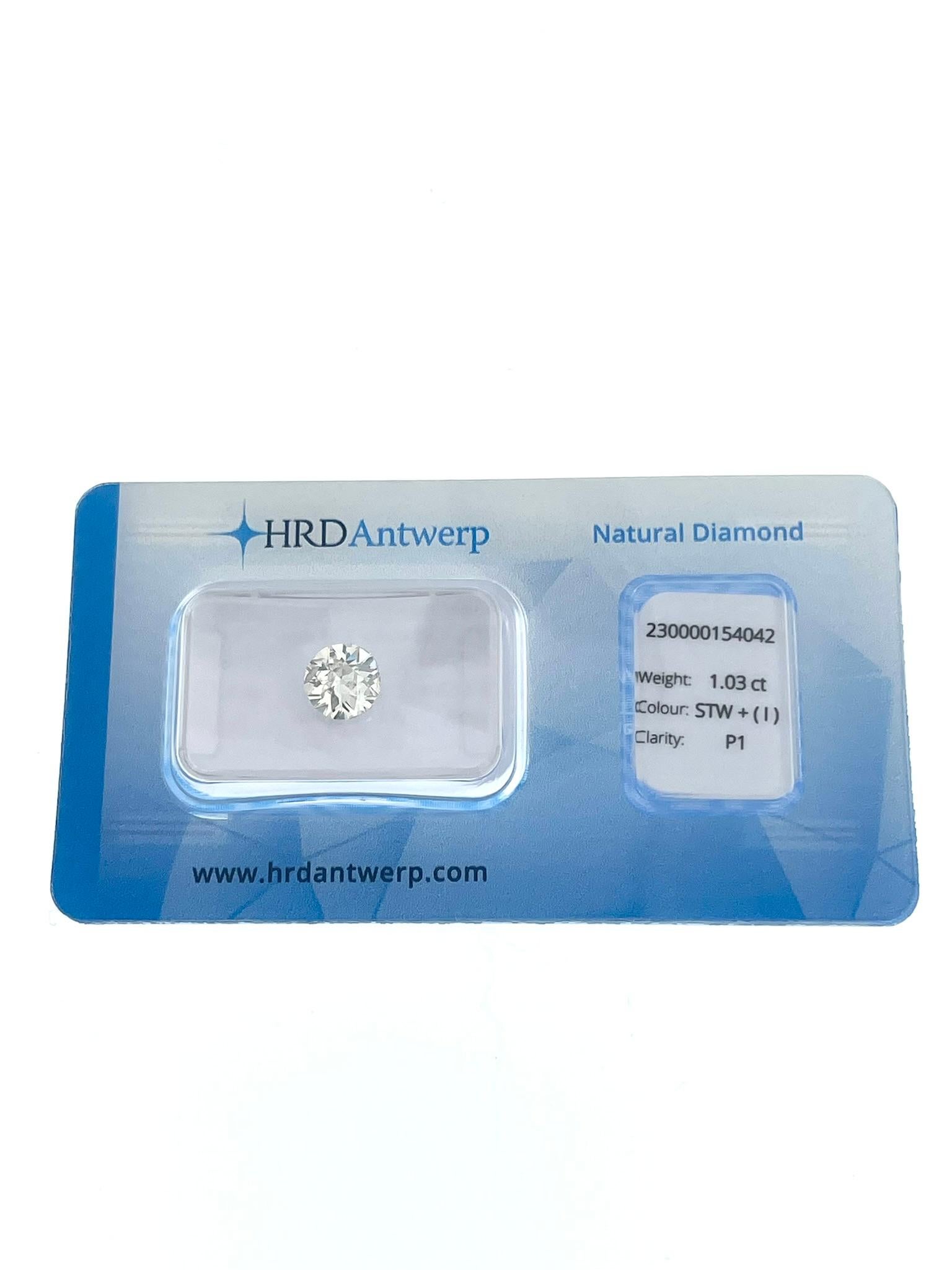 Der HRD-zertifizierte 1,03ct Old-European Cut-Diamant ist ein fesselnder Edelstein, der für seinen Vintage-Charme und seine zeitlose Schönheit bekannt ist.

Dieser Diamant hat ein Gewicht von 1,03 Karat und ist damit ein großer und beeindruckender