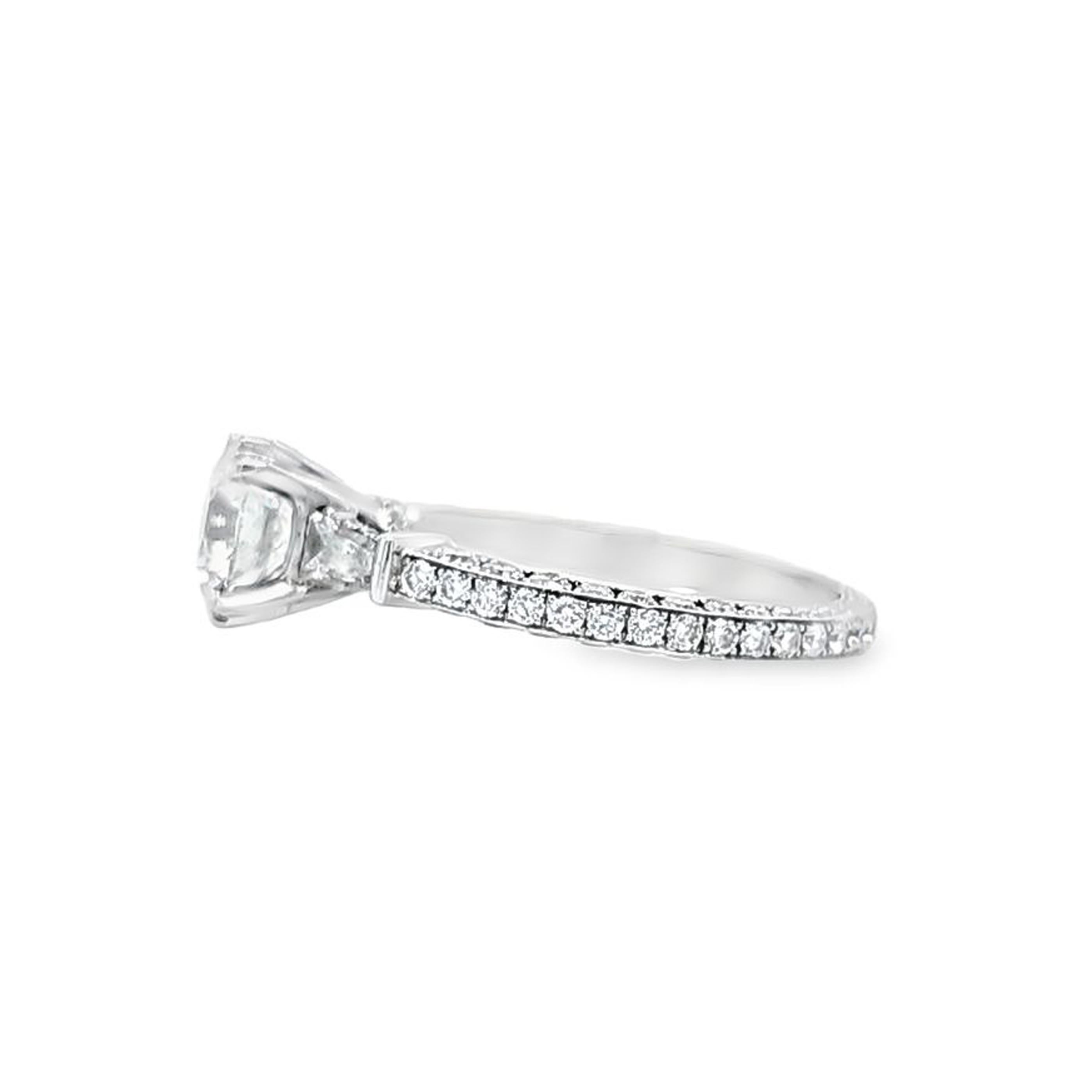 Taille ronde Bague de fiançailles en diamant rond naturel certifié HRD de 1,05 carat en vente