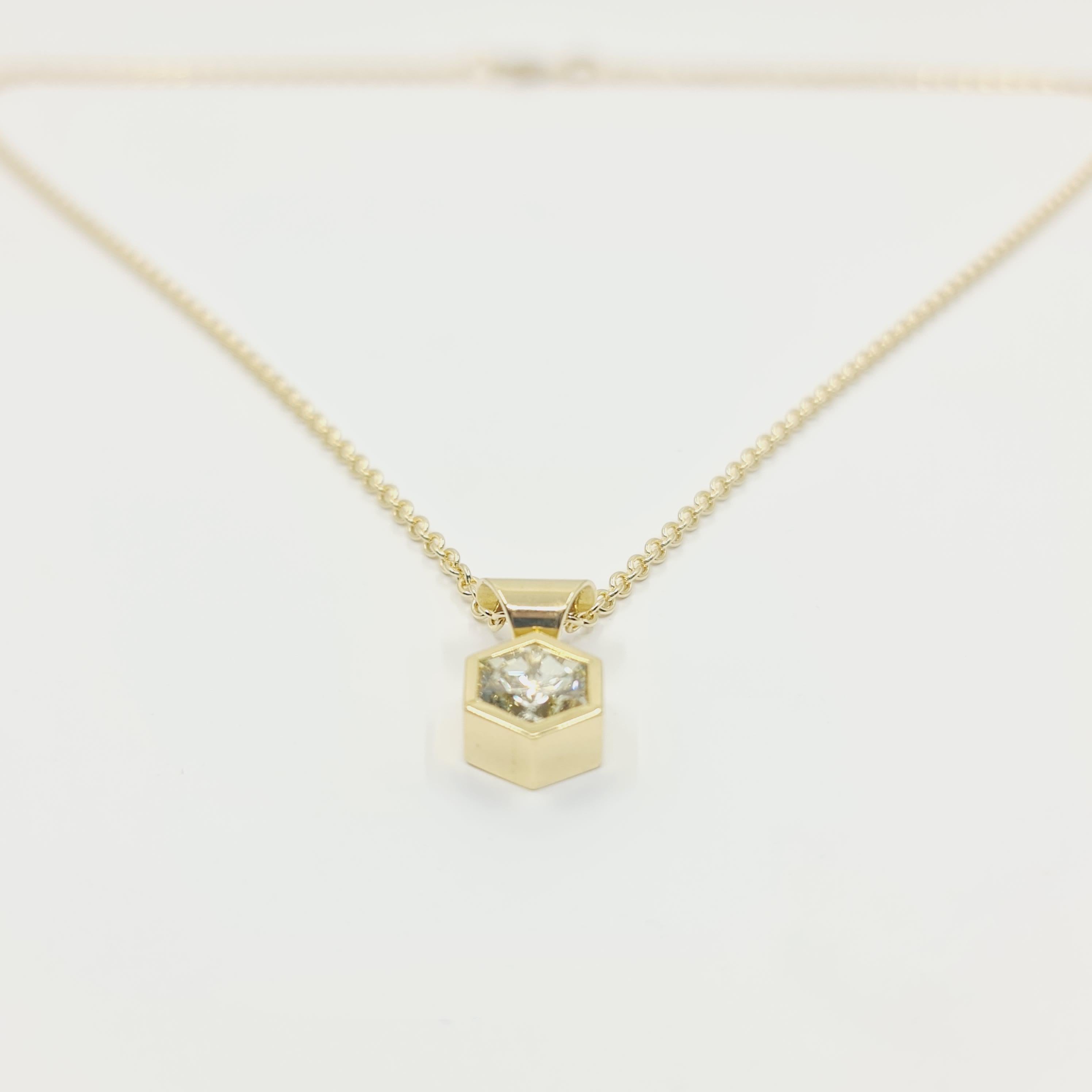 HRD Certified 2.00 Ct. Diamond Necklace 750 Gold with Rare Hexagon Cut Diamond For Sale 6