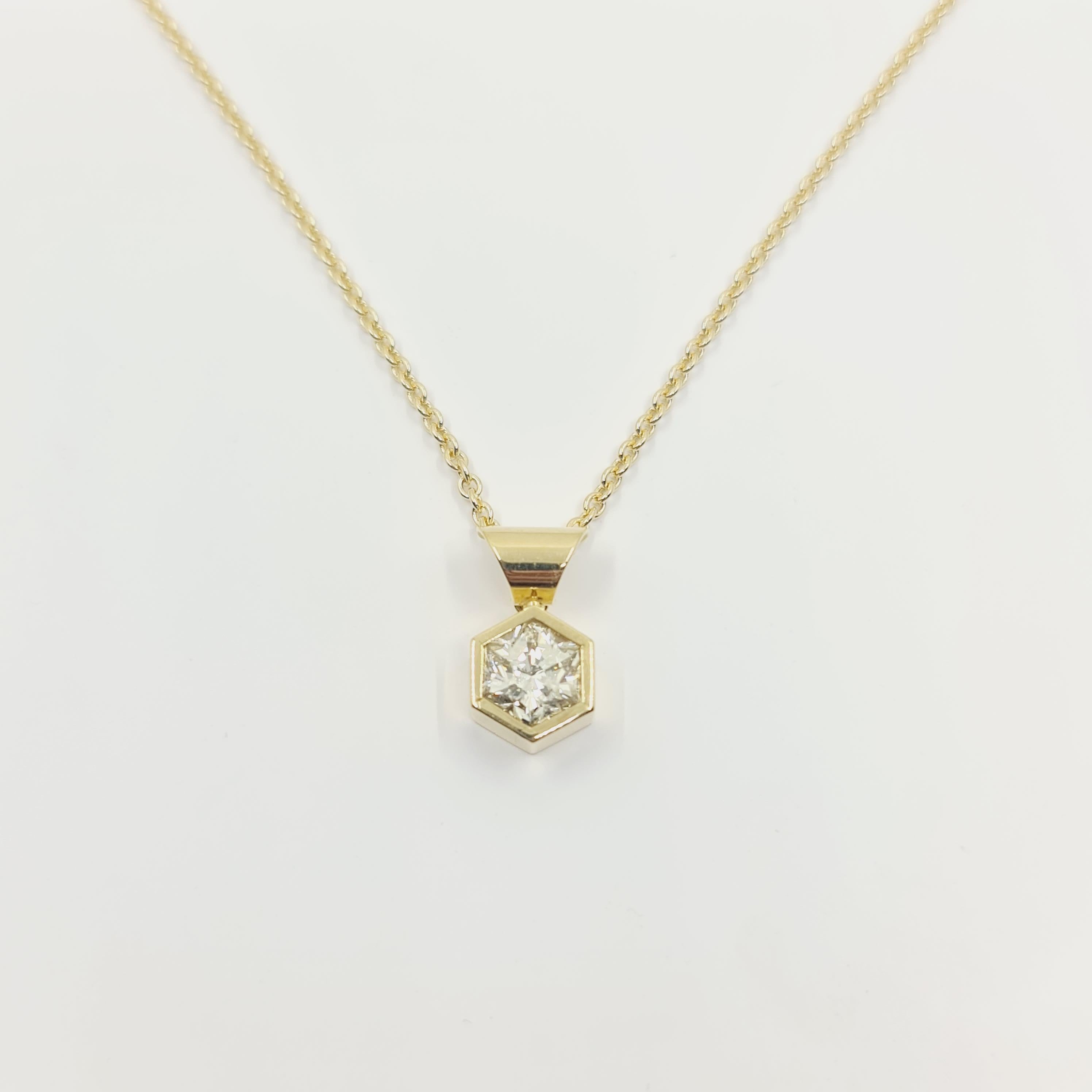 Moderne Certifié HRD 2.00 Ct. Collier en or 750 avec diamants taille hexagonale rare en vente