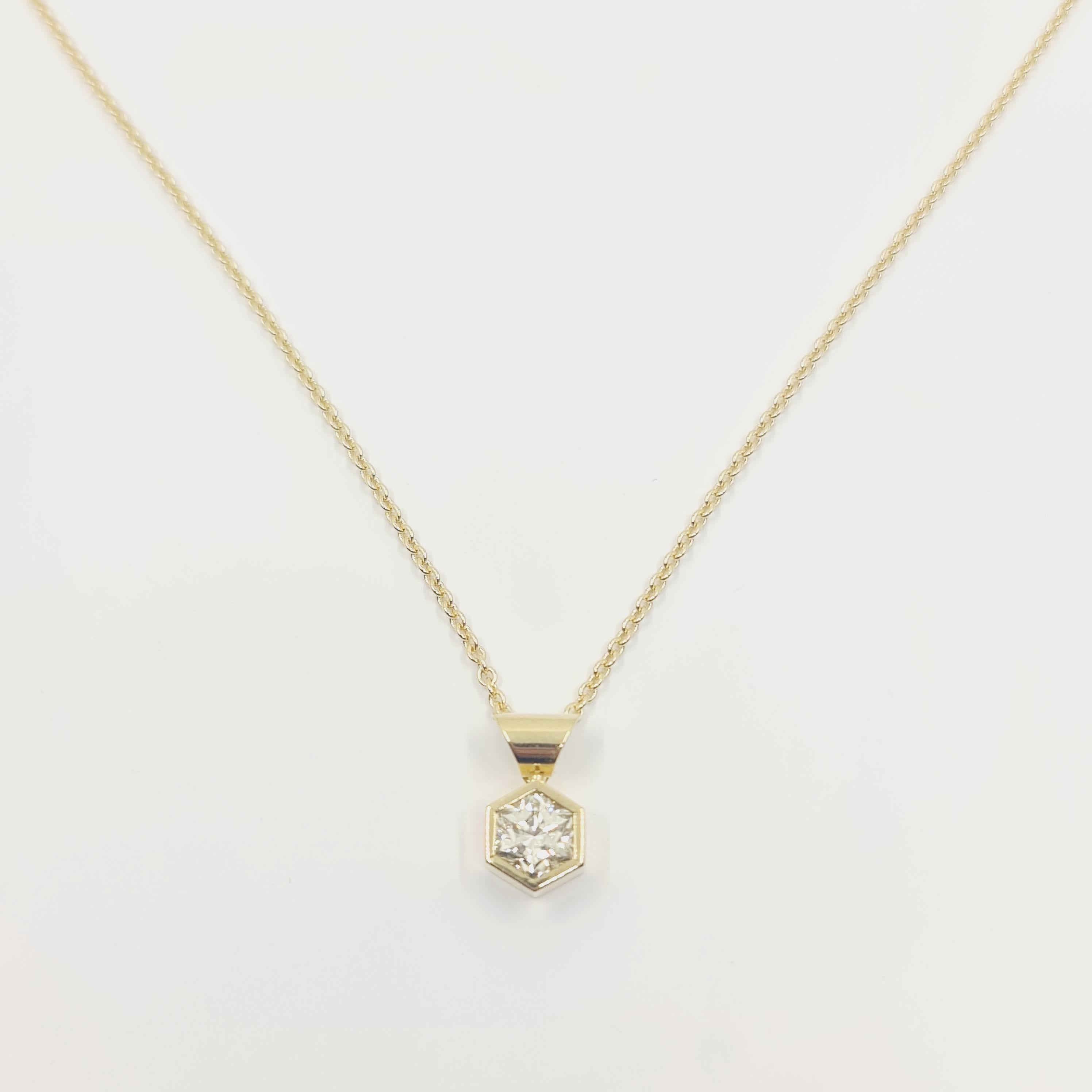 HRD Certified 2.00 Ct. Diamond Necklace 750 Gold with Rare Hexagon Cut Diamond For Sale 3