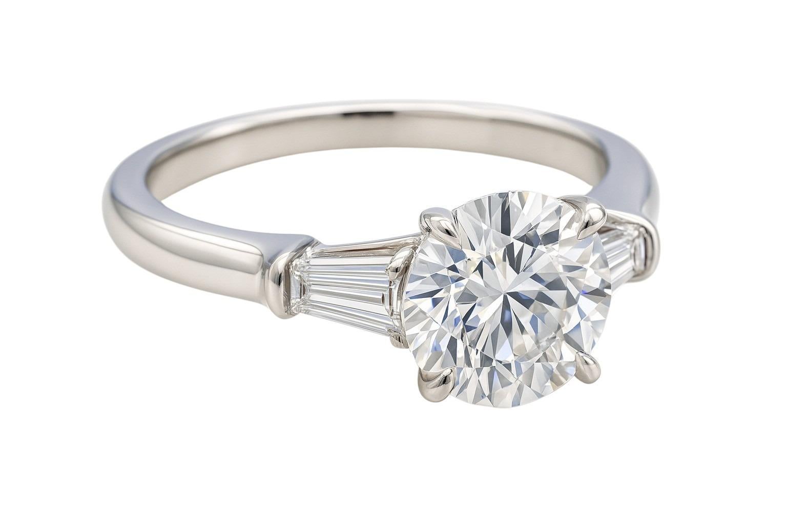 Taille ronde Bague certifiée HRD avec diamants taille ronde de 2,30 carats en vente