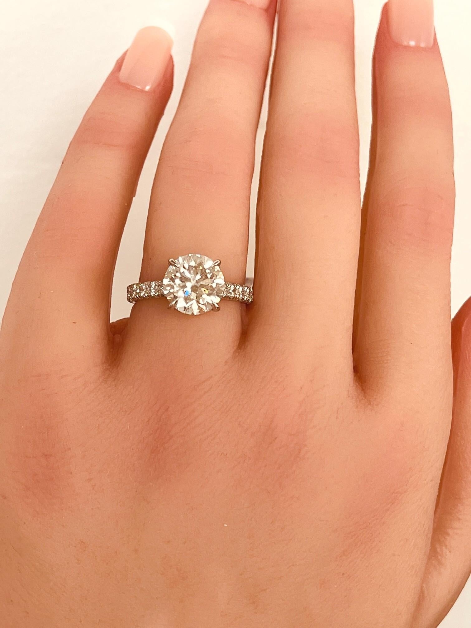 HRD Certificato 3.03 Ct. Anello con diamante rotondo e aureola nascosta in vendita 1