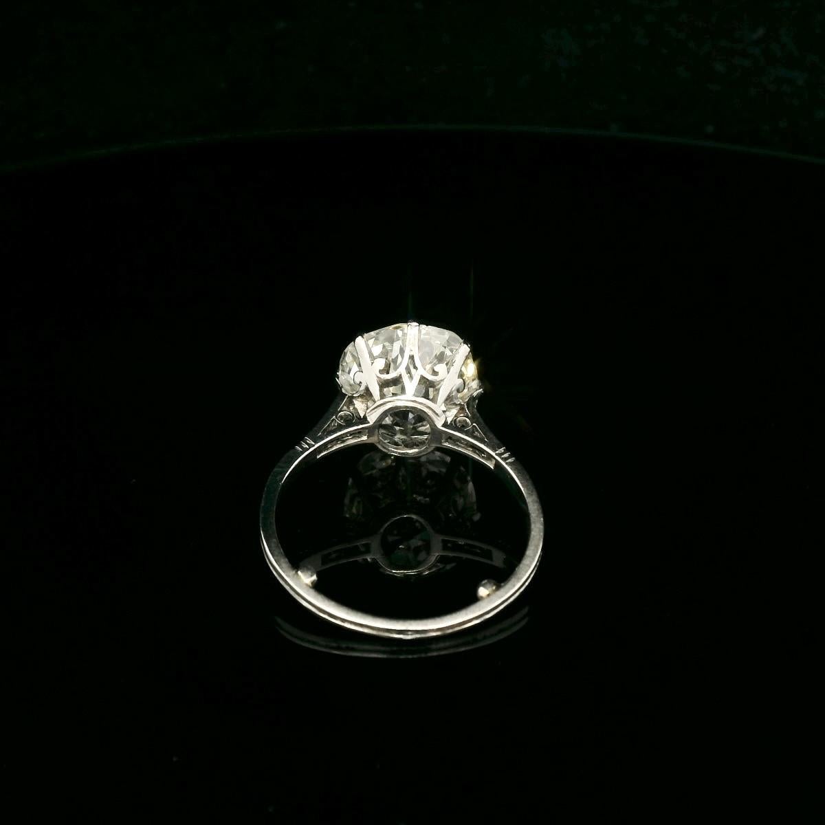 HRD Certified 5.01 Carats old mine diamond solitaire ring In Good Condition For Sale In Uccle, BE