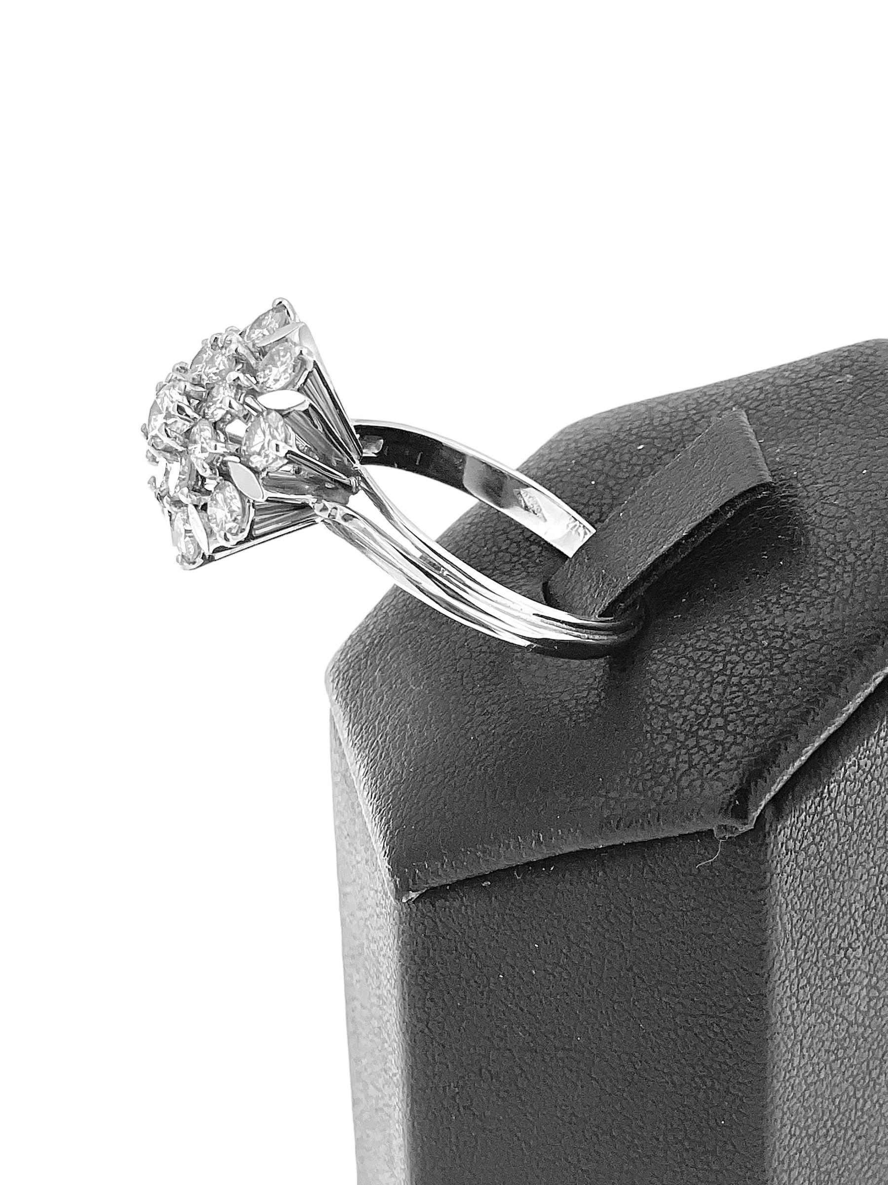 Brilliant Cut HRD Certified Daisy Ring White Gold with Diamonds For Sale
