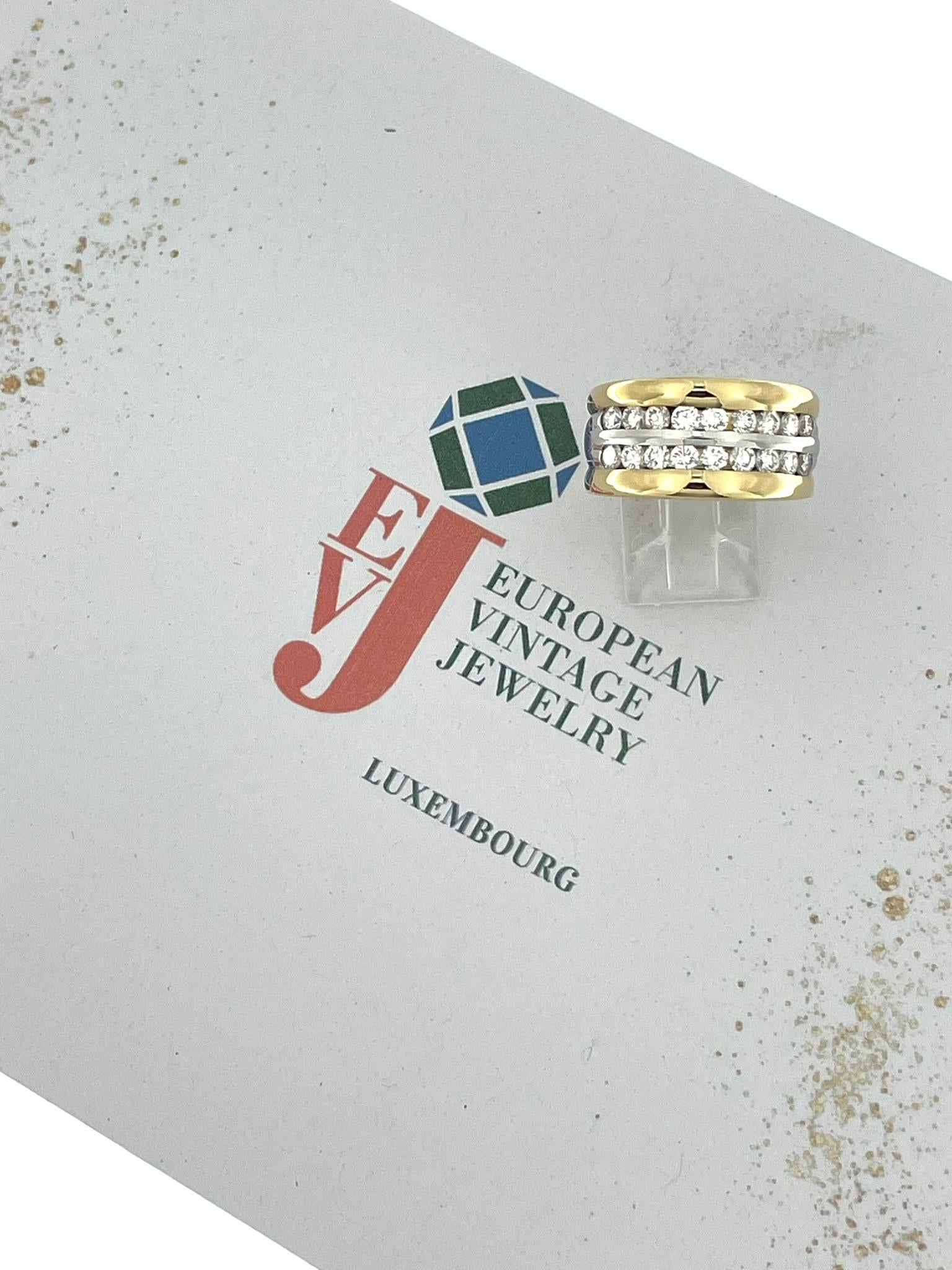 La bague à anneau en or jaune et blanc avec diamants certifiés HRD est un étonnant témoignage d'élégance intemporelle. Fabriquée en or jaune et blanc 18 carats, cette bague mêle harmonieusement la chaleur de l'or jaune et la sophistication de l'or