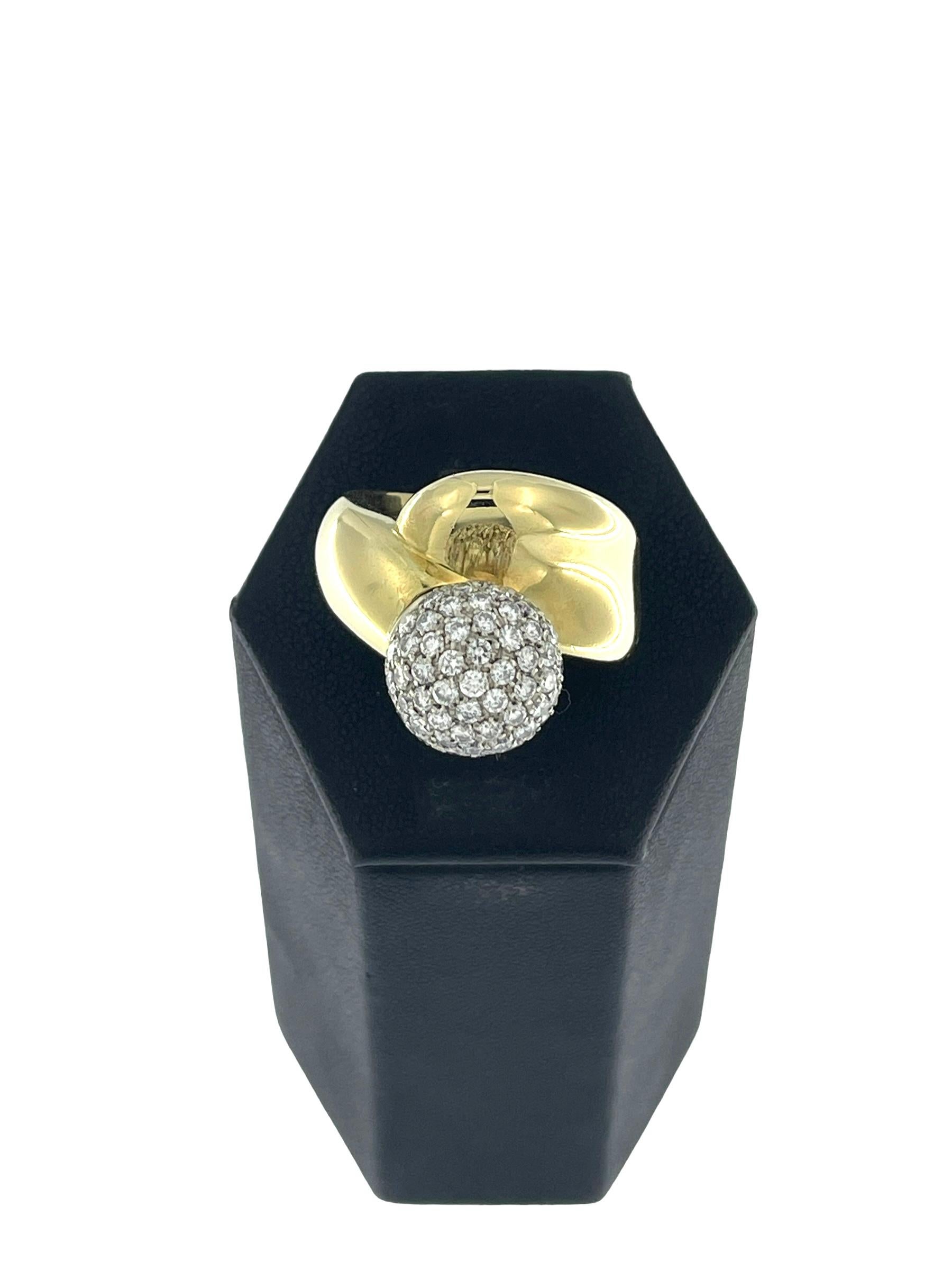 Women's or Men's HRD Certified Retro Style Gold Ring with Diamonds For Sale