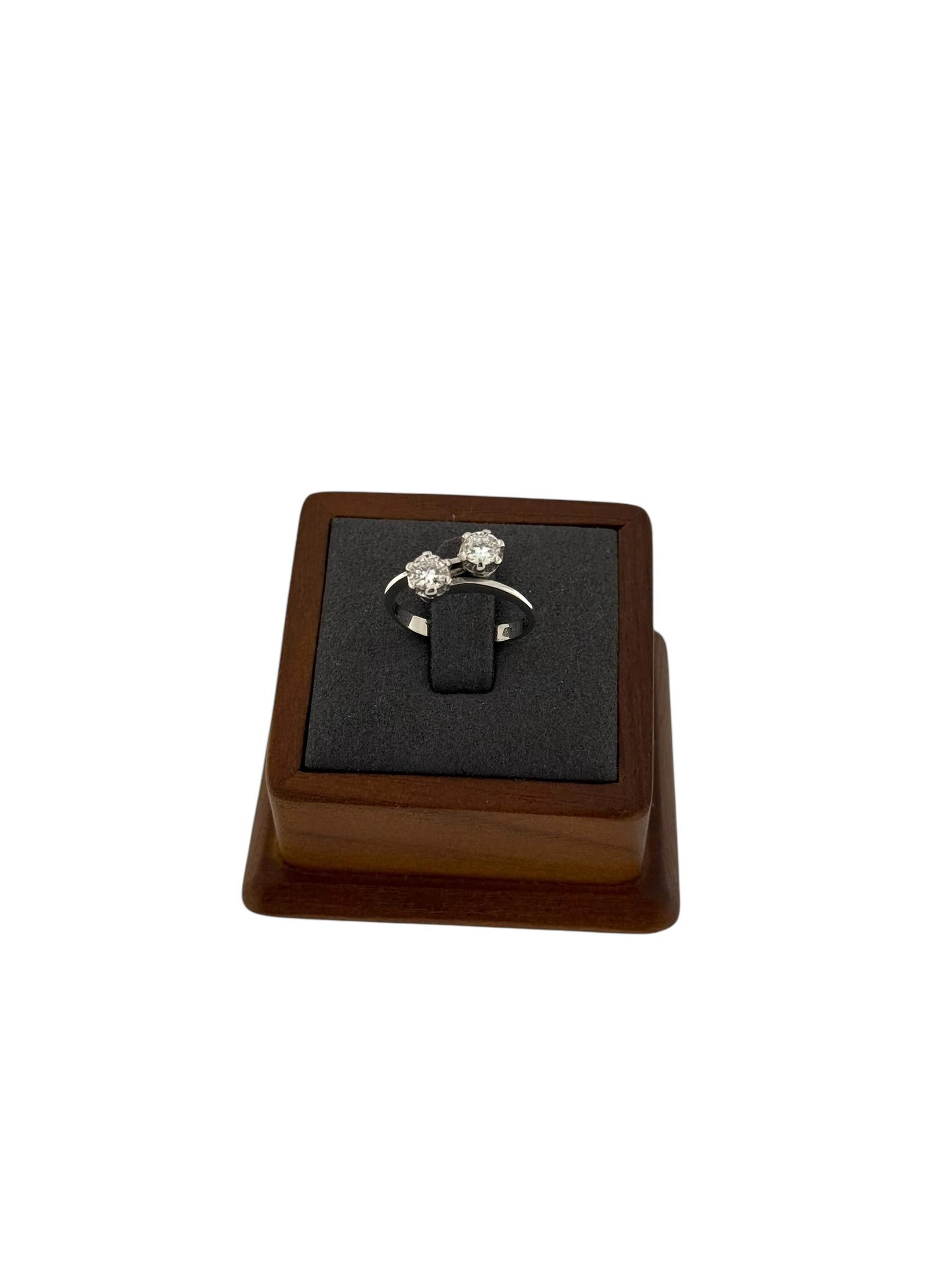 Bague rétro certifiée HRD en or blanc avec diamants naturels en vente 4