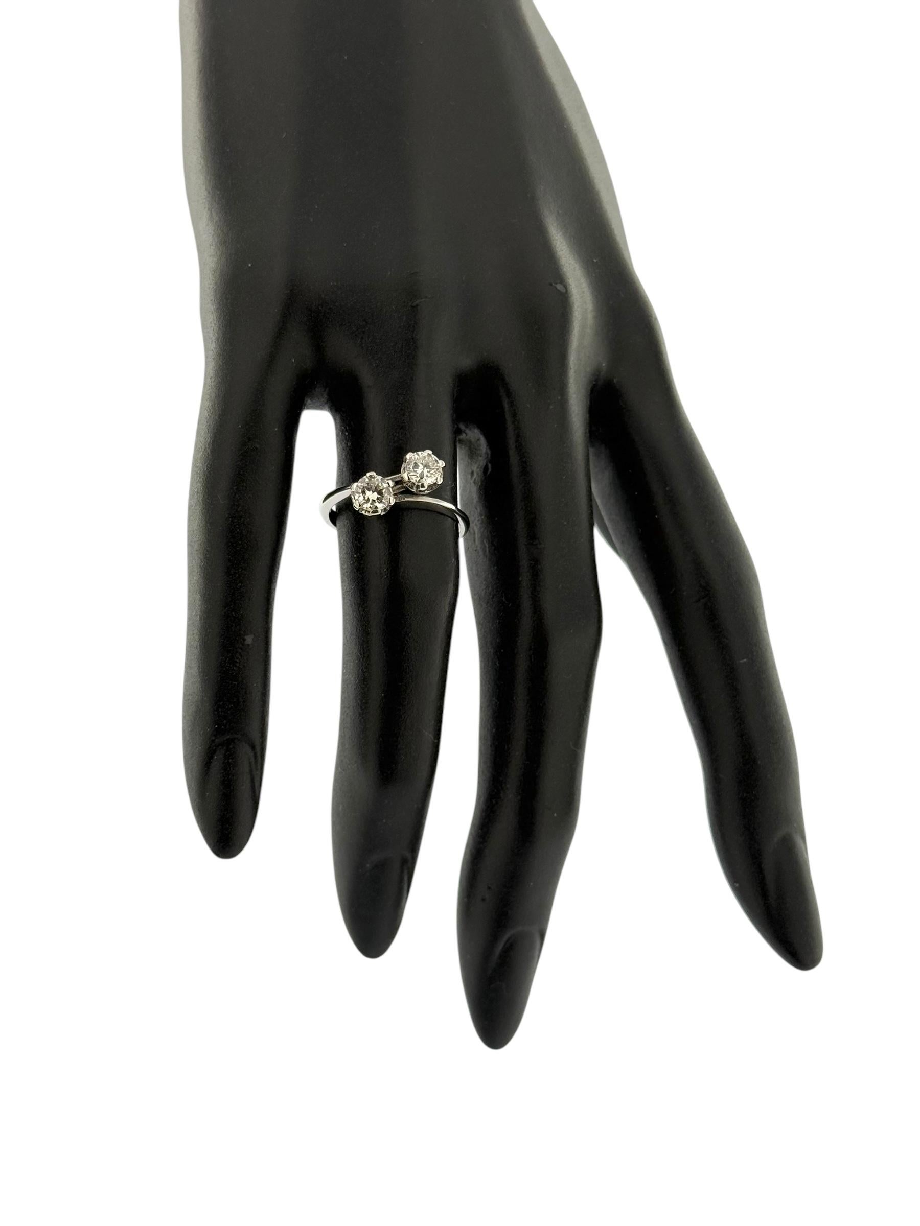Bague rétro certifiée HRD en or blanc avec diamants naturels en vente 7