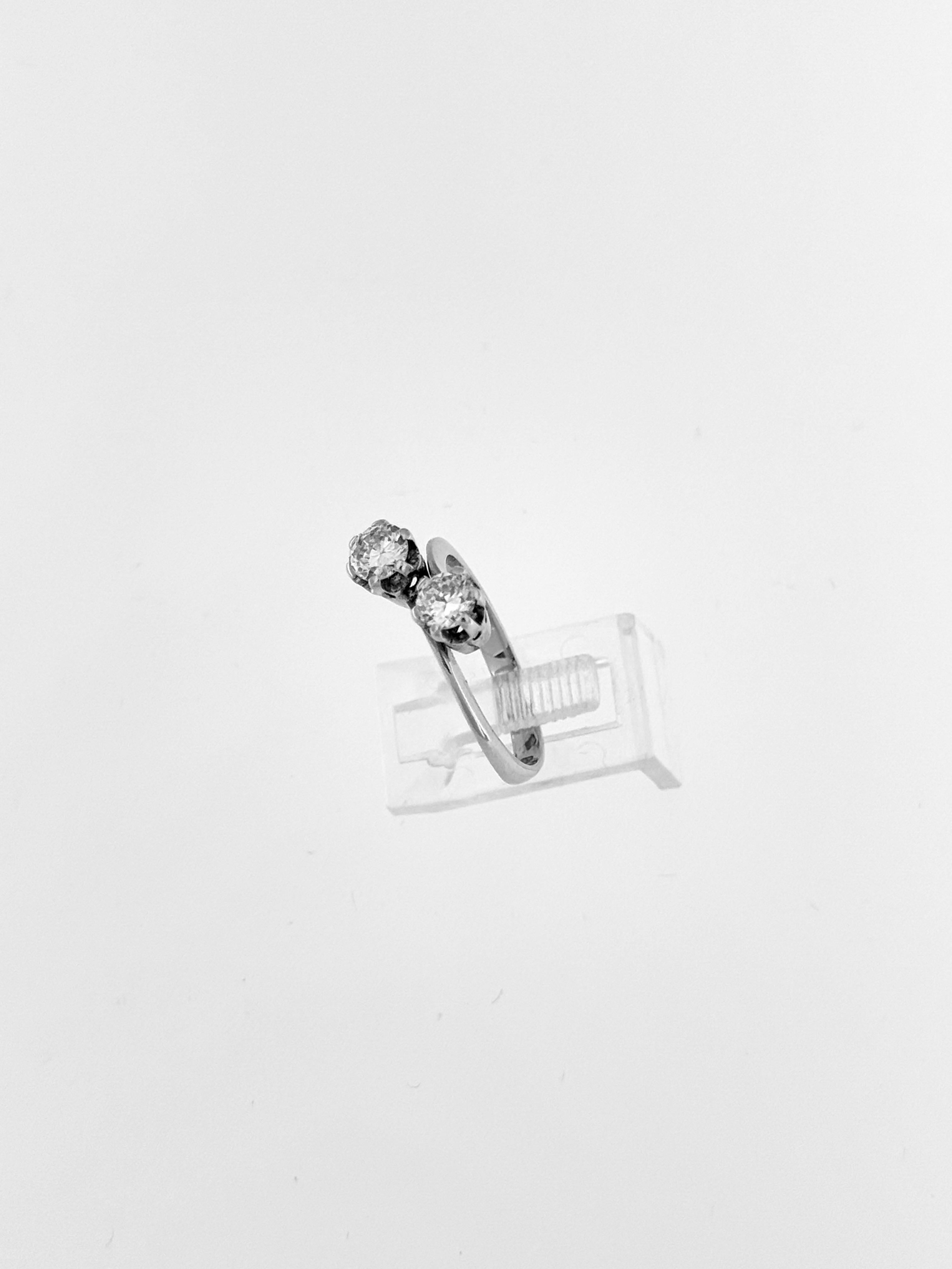 Rétro Bague rétro certifiée HRD en or blanc avec diamants naturels en vente