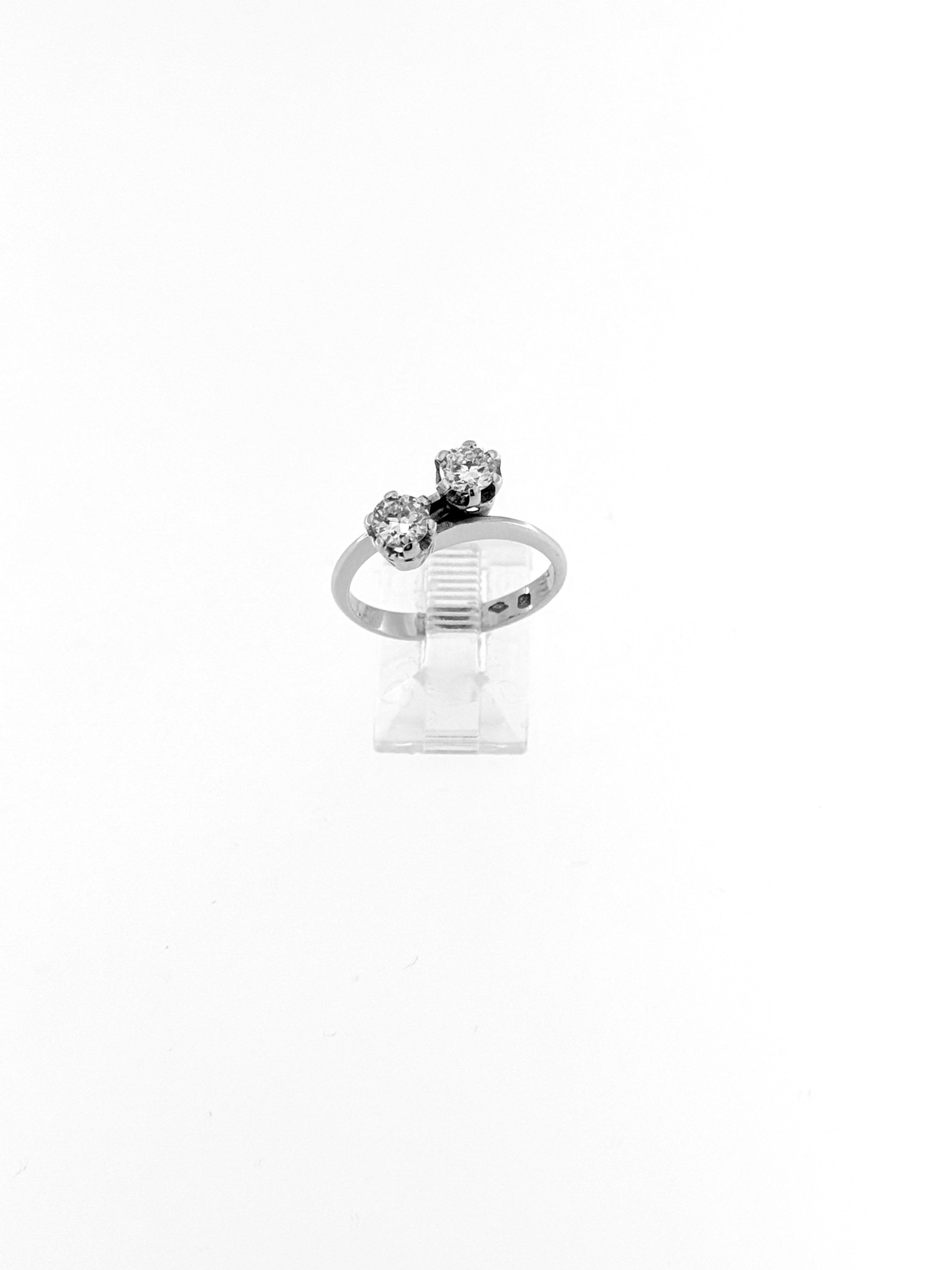 Taille brillant Bague rétro certifiée HRD en or blanc avec diamants naturels en vente