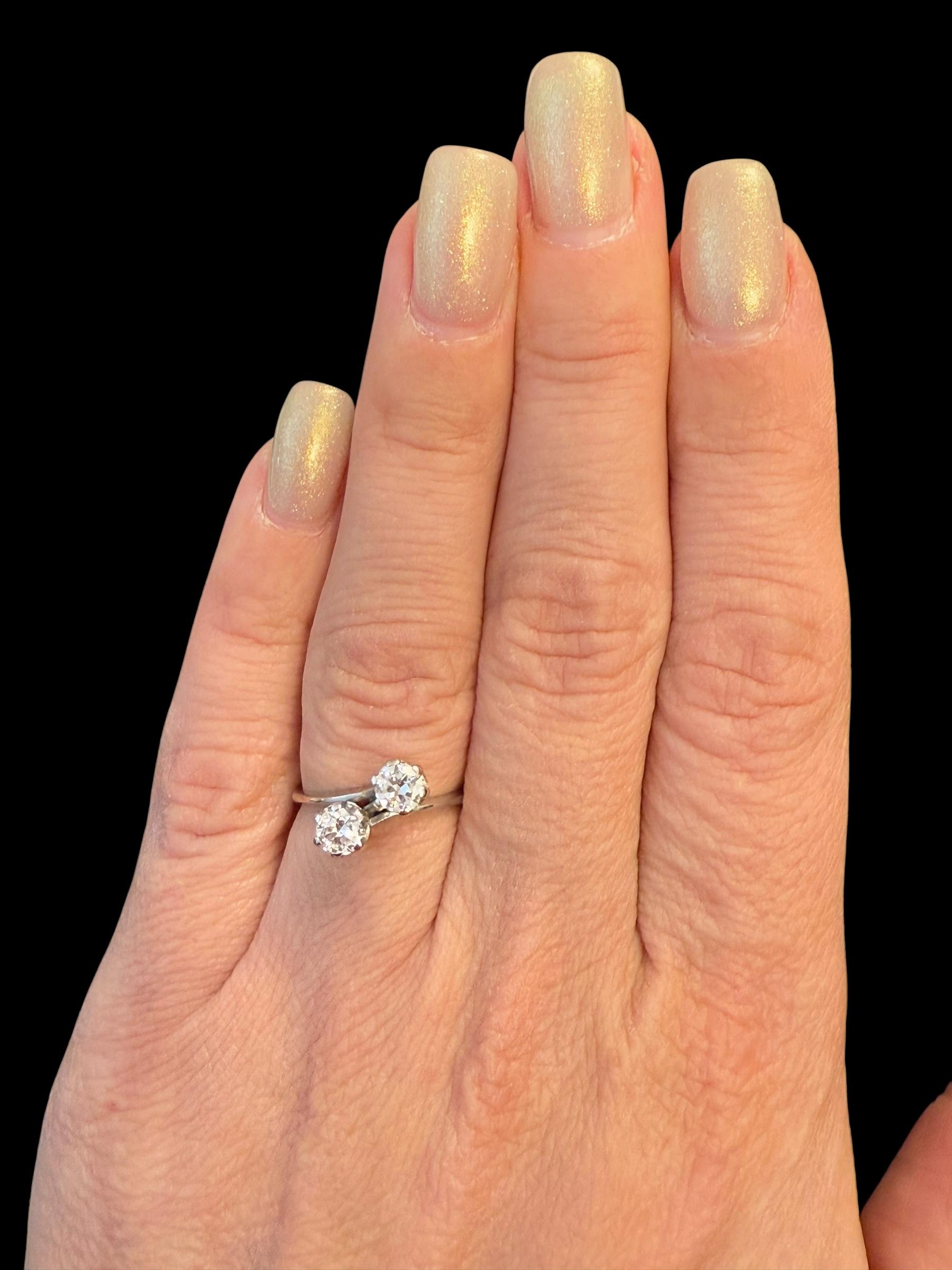Bague rétro certifiée HRD en or blanc avec diamants naturels Bon état - En vente à Esch sur Alzette, Esch-sur-Alzette