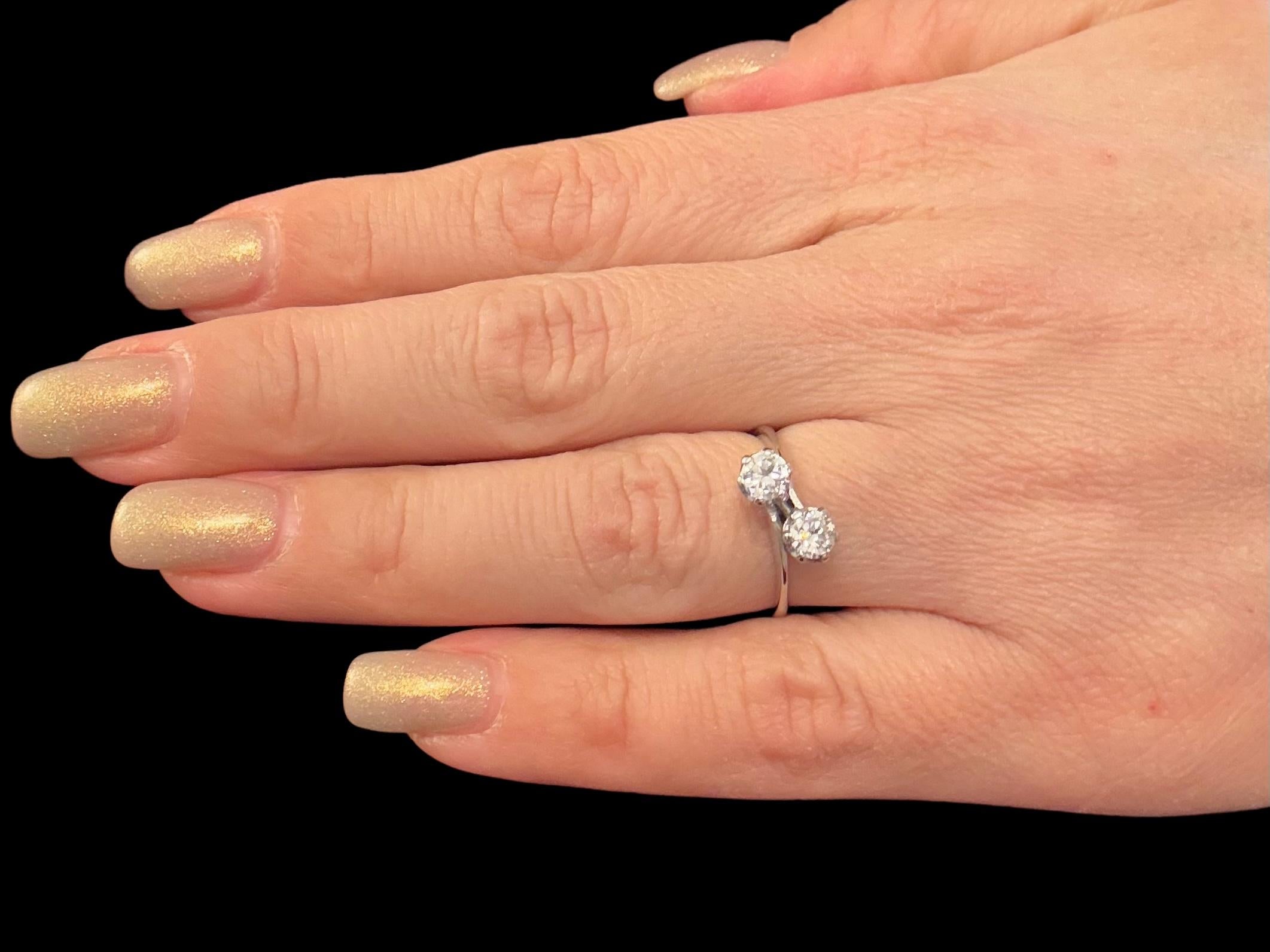 Bague rétro certifiée HRD en or blanc avec diamants naturels Unisexe en vente