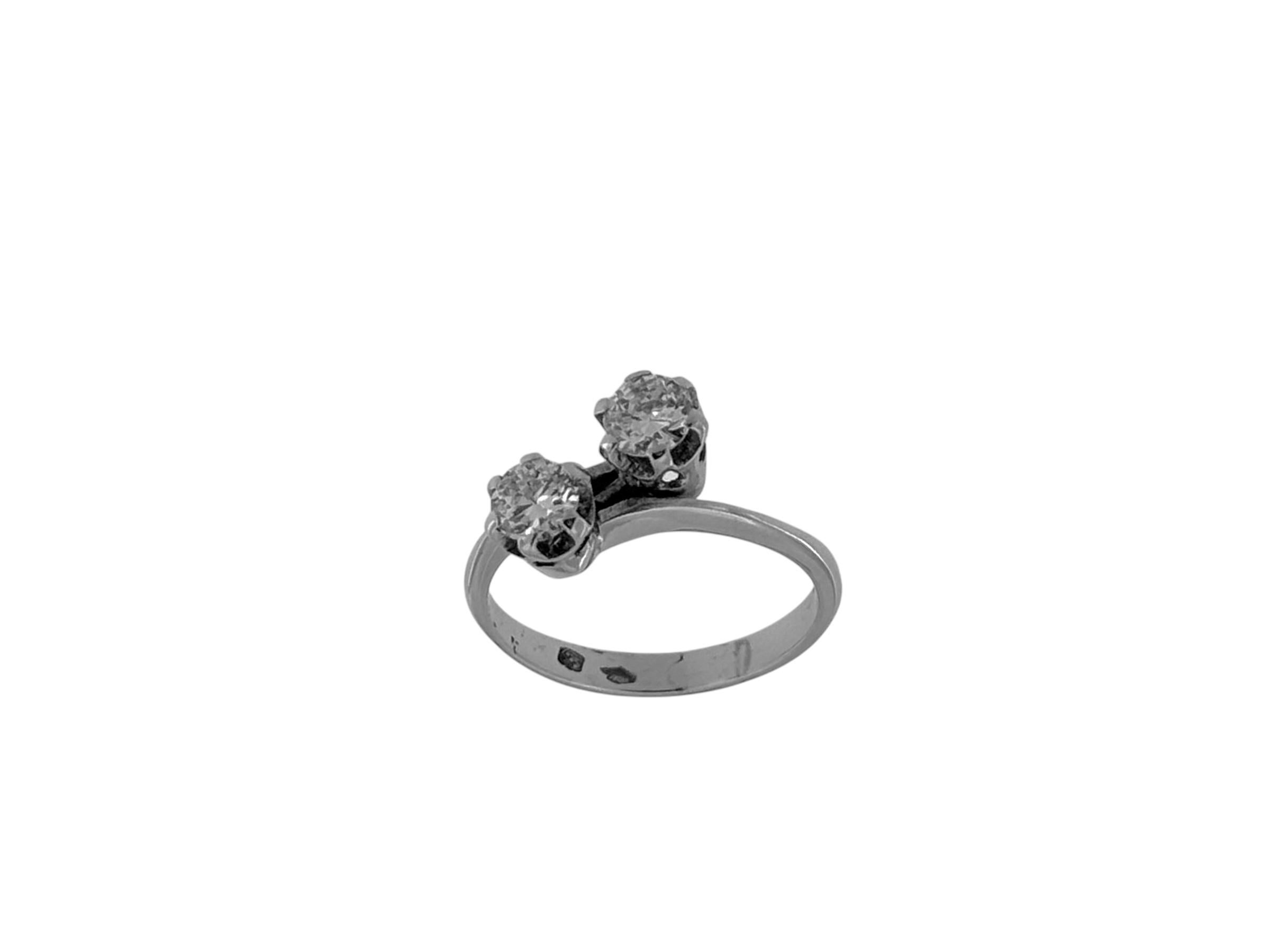 Bague rétro certifiée HRD en or blanc avec diamants naturels en vente 2