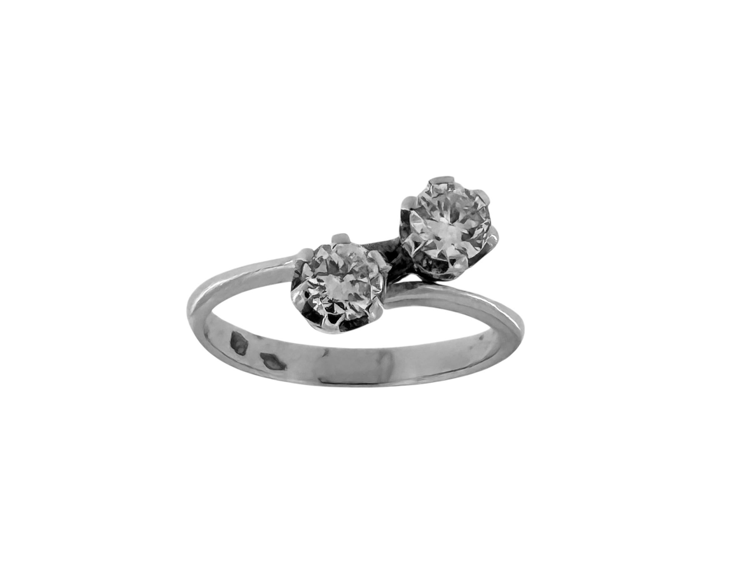 Bague rétro certifiée HRD en or blanc avec diamants naturels en vente 3
