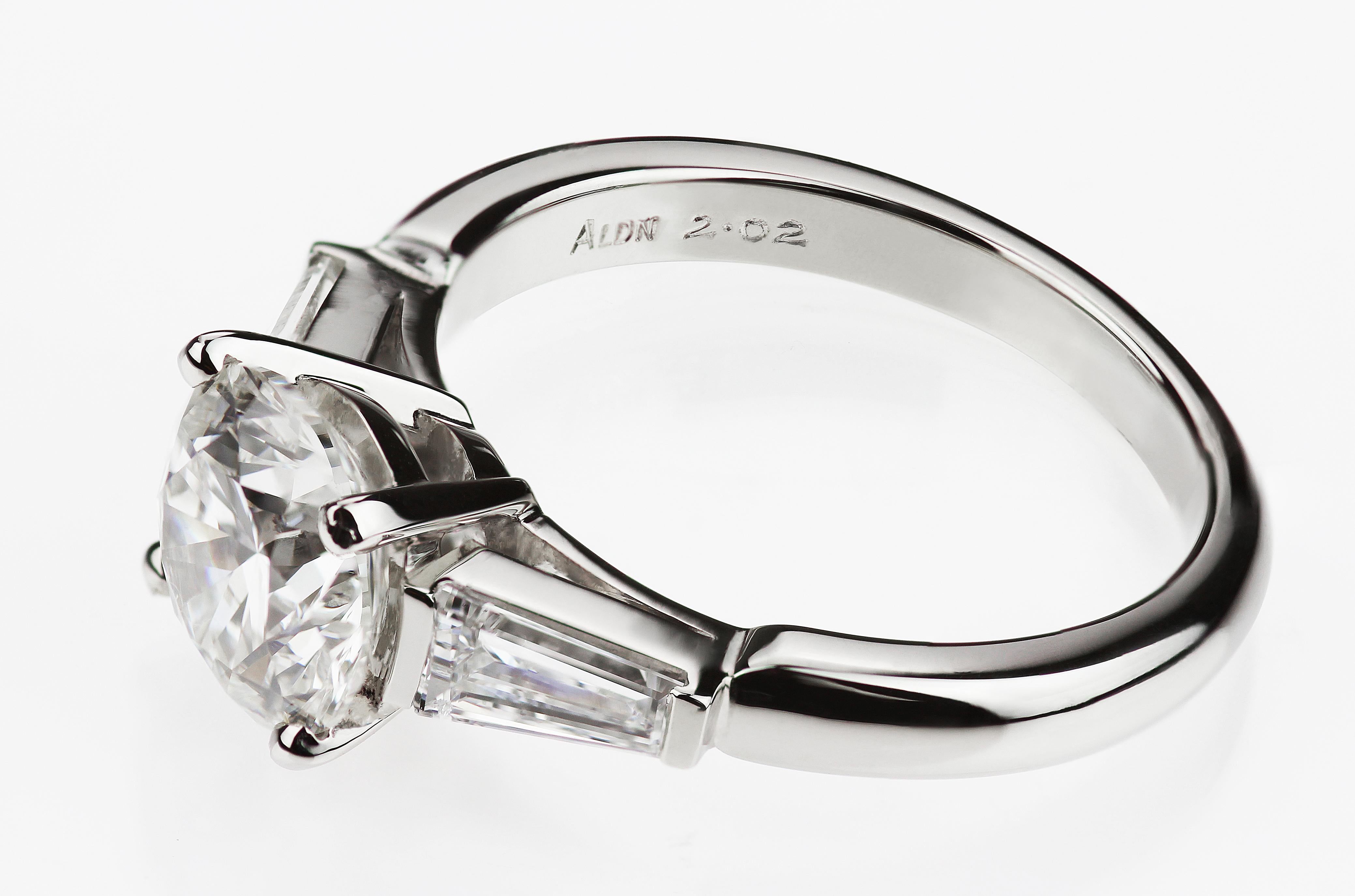 A stunning piece for your fine jewellery collection to add a touch of elegance or create a bridal jewellery set inspired by classic design?  
This stunning diamond ring features a glittering 'excellent' cut round brilliant diamond centre stone