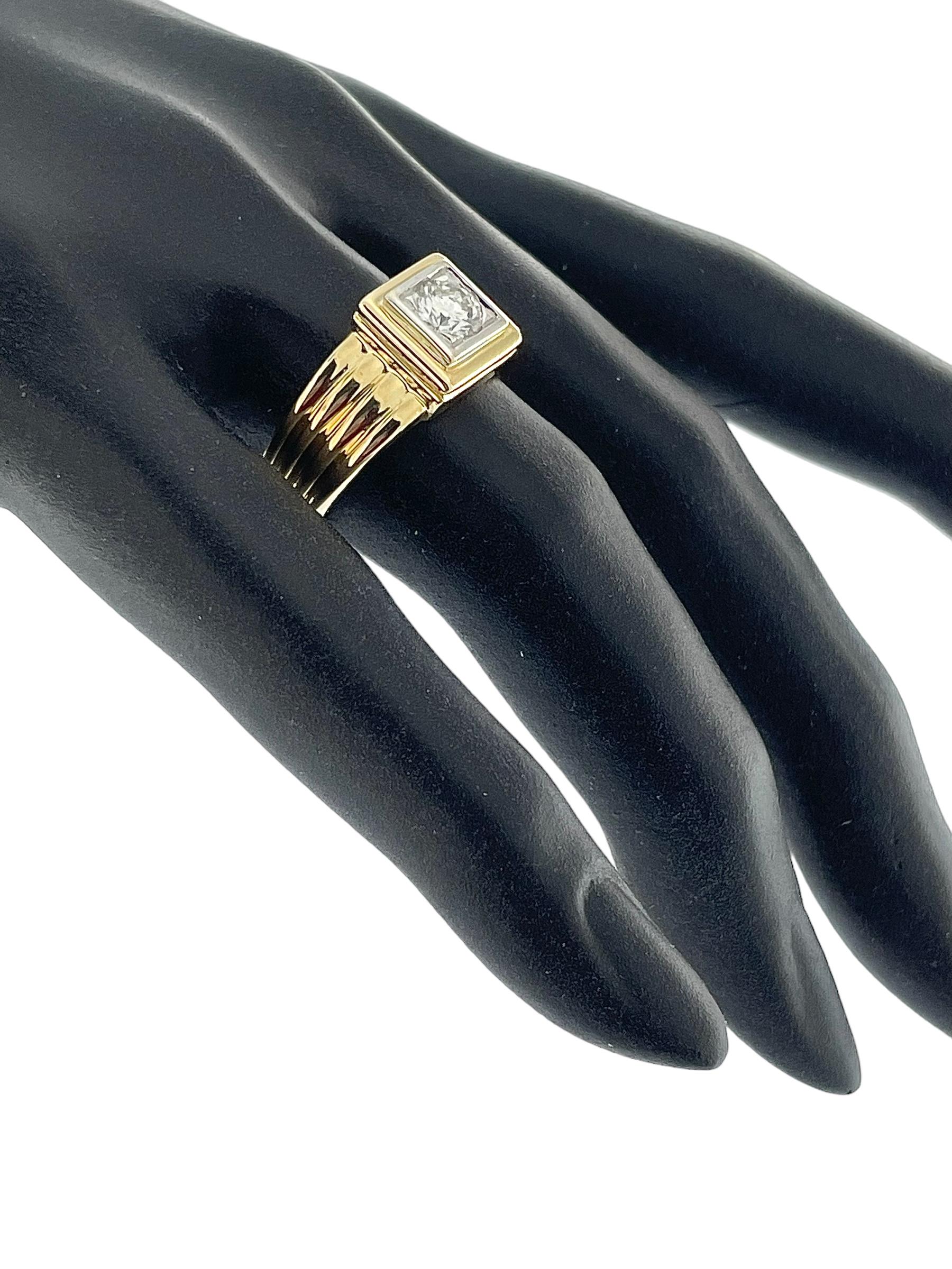 Brilliant Cut HRD Certified Signet Diamond Ring Yellow and White Gold For Sale