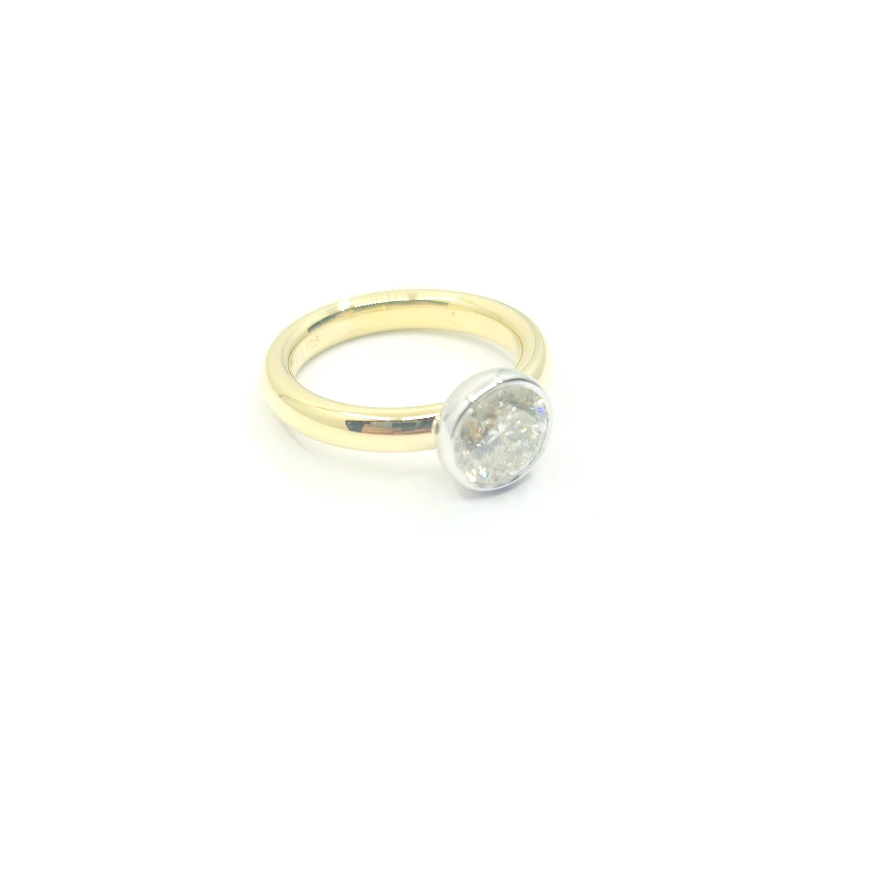 HRD Certified Solitaire Ring with 2.02Ct J-K/I(P) 18K Gold 3