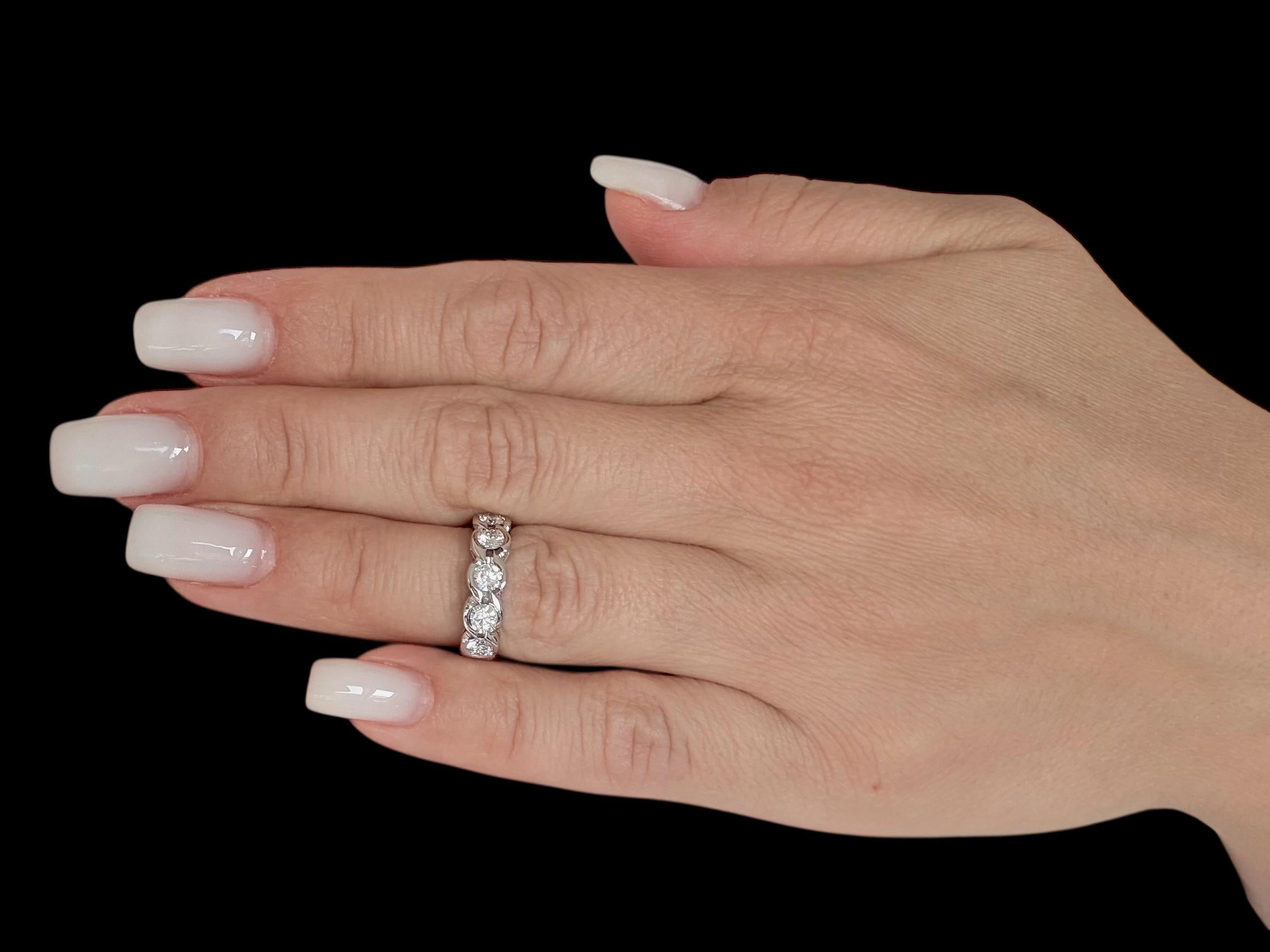 HRD Certified White Gold Band Ring with 1.00ct Natural Diamonds For Sale 6