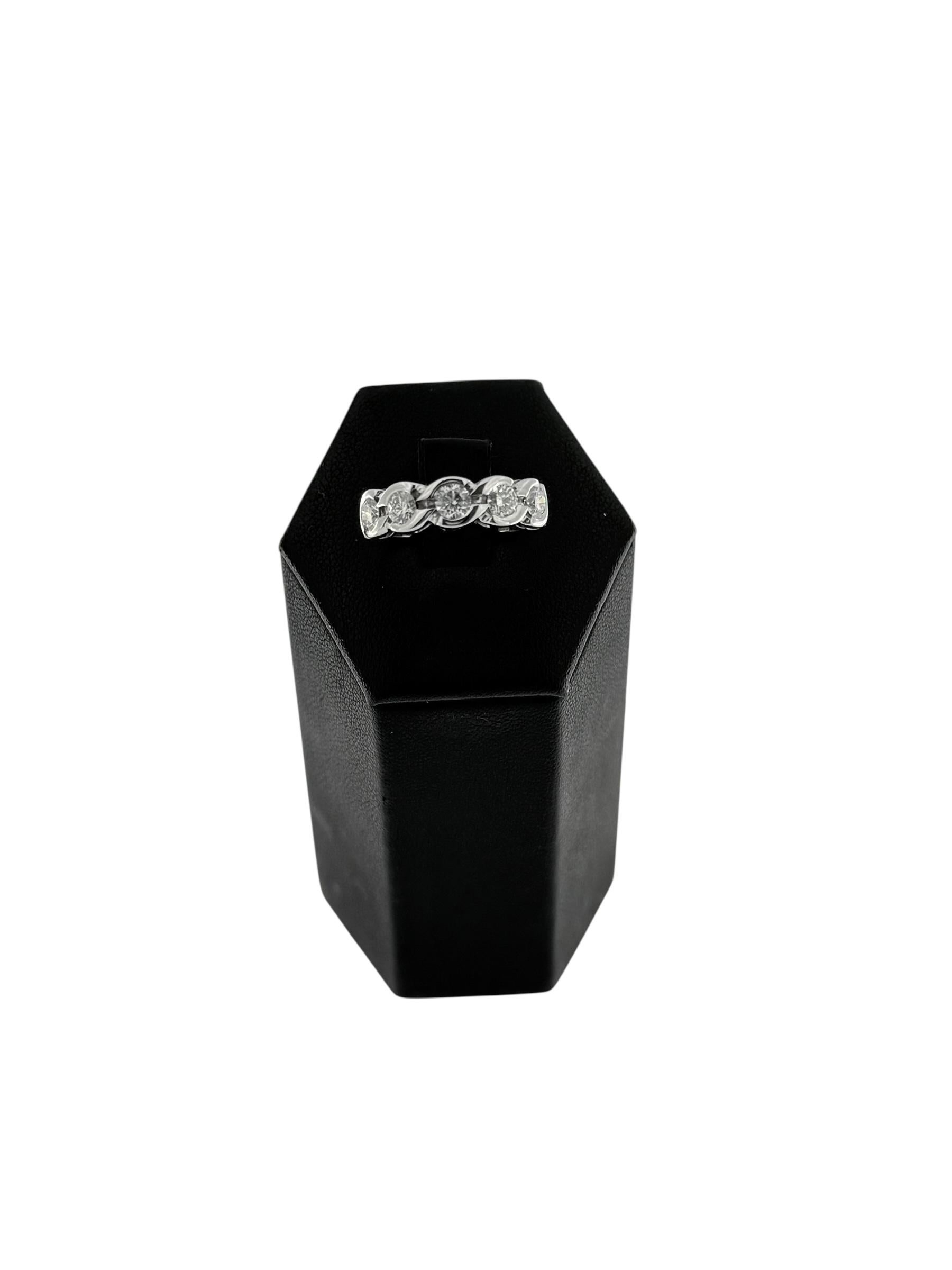 Modern HRD Certified White Gold Band Ring with 1.00ct Natural Diamonds For Sale