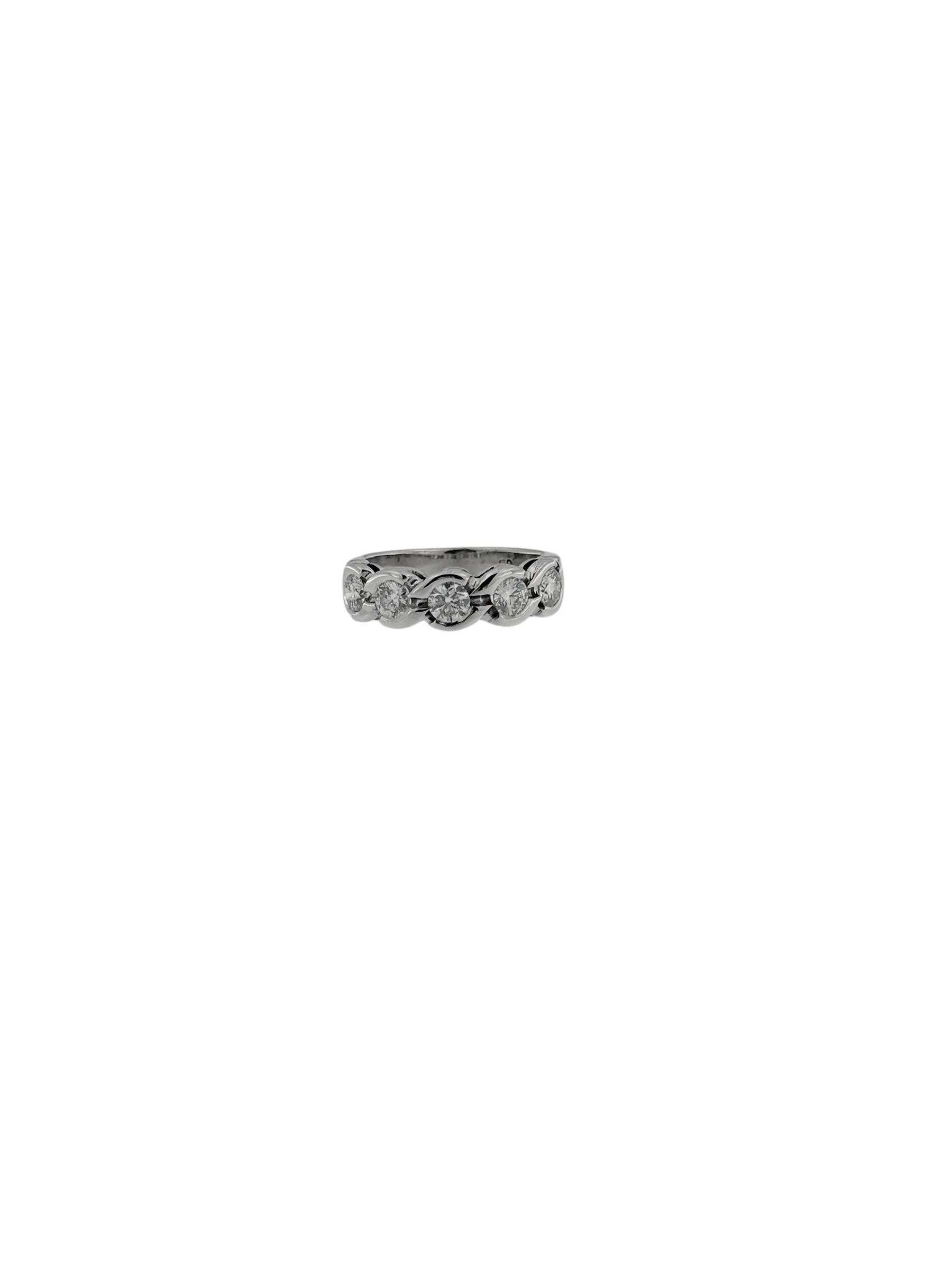 HRD Certified White Gold Band Ring with 1.00ct Natural Diamonds In Good Condition For Sale In Esch sur Alzette, Esch-sur-Alzette