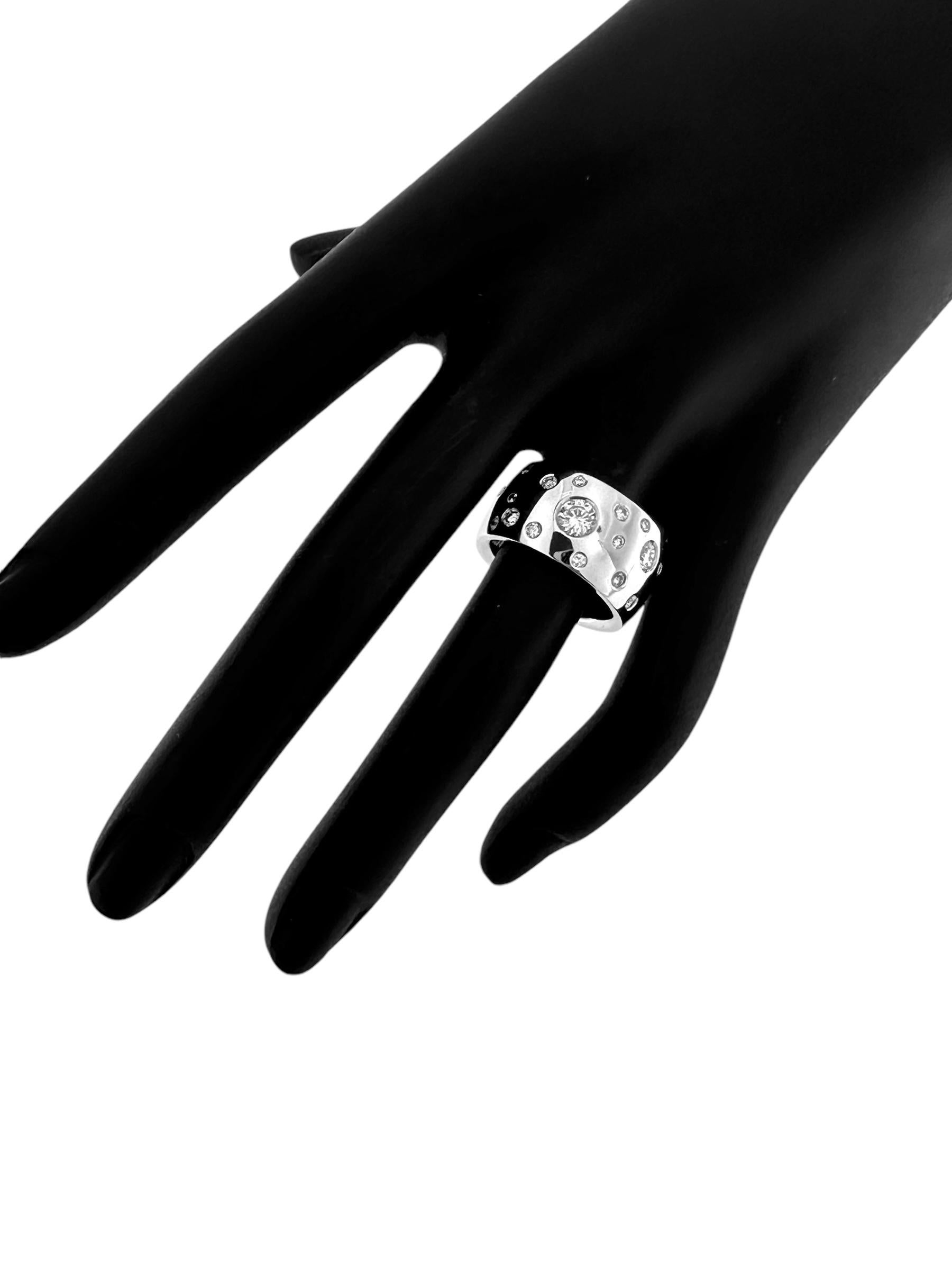 HRD Certified White Gold Band Ring with Diamonds In Excellent Condition For Sale In Esch sur Alzette, Esch-sur-Alzette