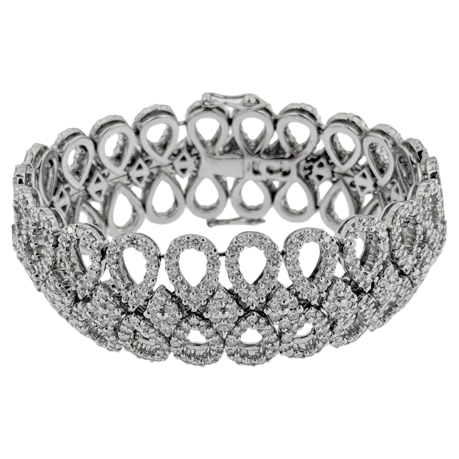HRD Certified White Gold Bracelet with 800 Diamonds in vendita
