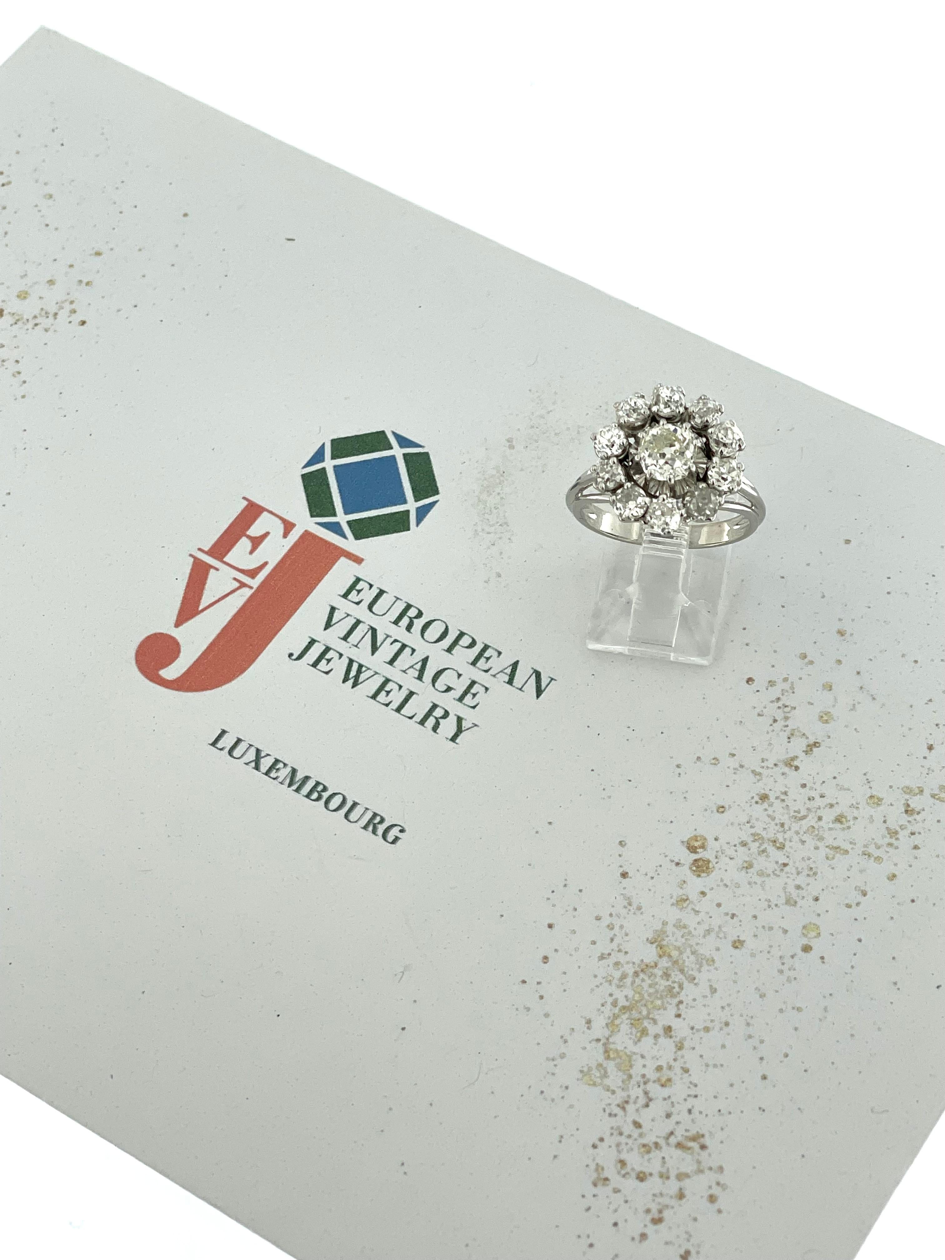 HRD Certified White Gold Cocktail Ring with Diamonds For Sale 3