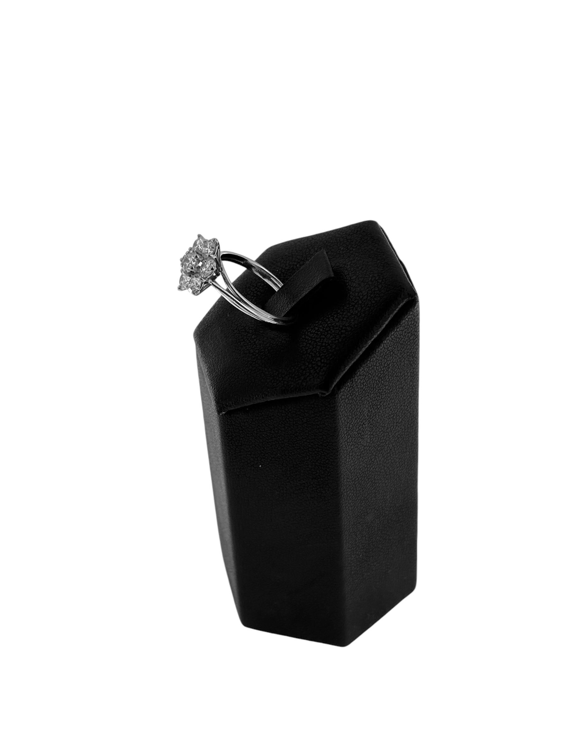 HRD-zertifizierter Weißgold Gänseblümchenblumenring mit 1,10 Karat natürlichen Diamanten (Moderne) im Angebot