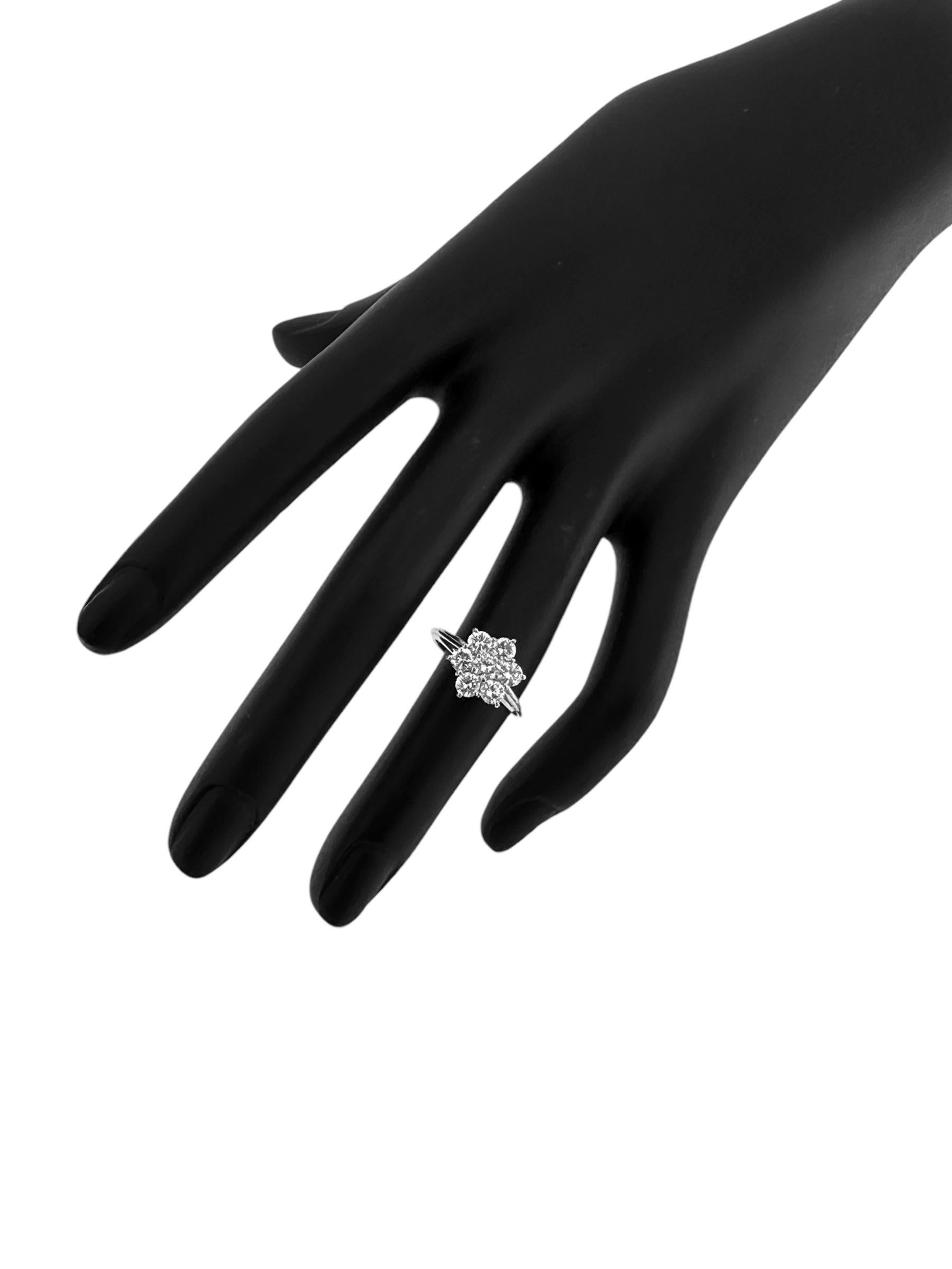 HRD-zertifizierter Weißgold Gänseblümchenblumenring mit 1,10 Karat natürlichen Diamanten im Angebot 1