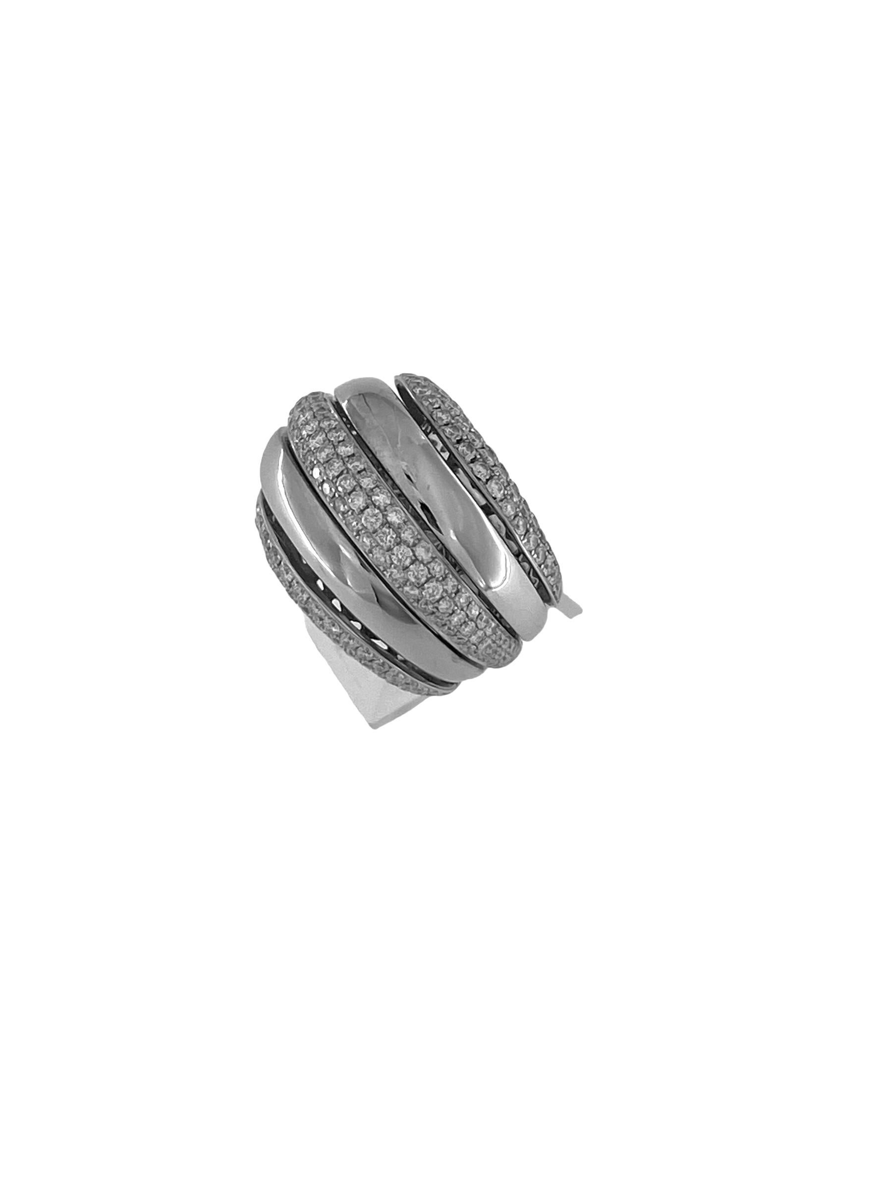 Anello a cupola in oro bianco certificato HRD con pavé di diamanti da 2,55 carati In condizioni buone in vendita a Esch sur Alzette, Esch-sur-Alzette