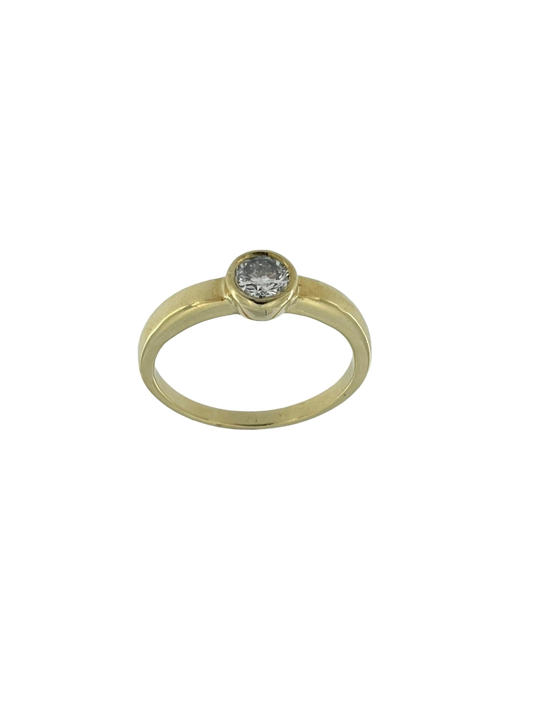 Modern HRD Certified Yellow Gold Diamond Engagement Ring For Sale