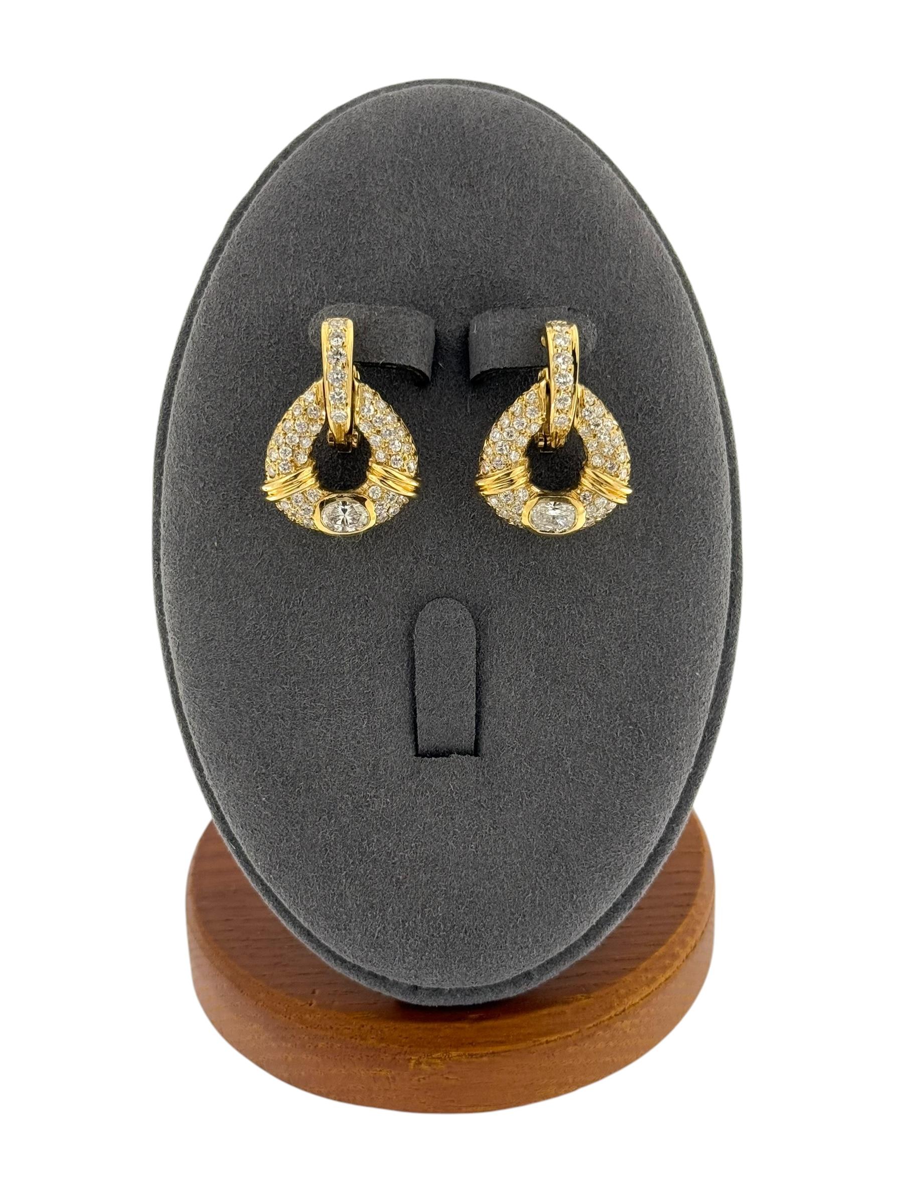 Orecchini in oro giallo certificati HRD con 2,50ct di diamanti naturali in vendita 3