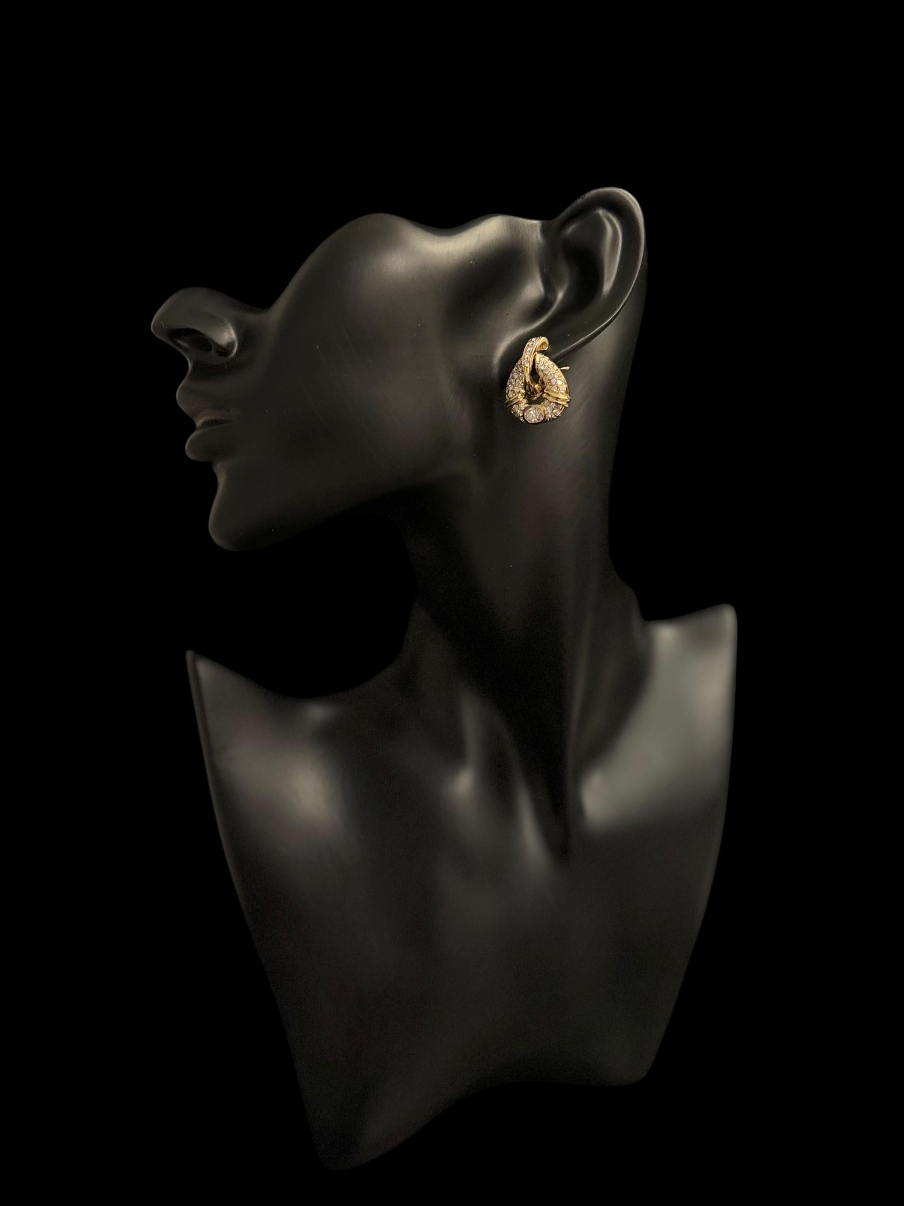 Orecchini in oro giallo certificati HRD con 2,50ct di diamanti naturali in vendita 7