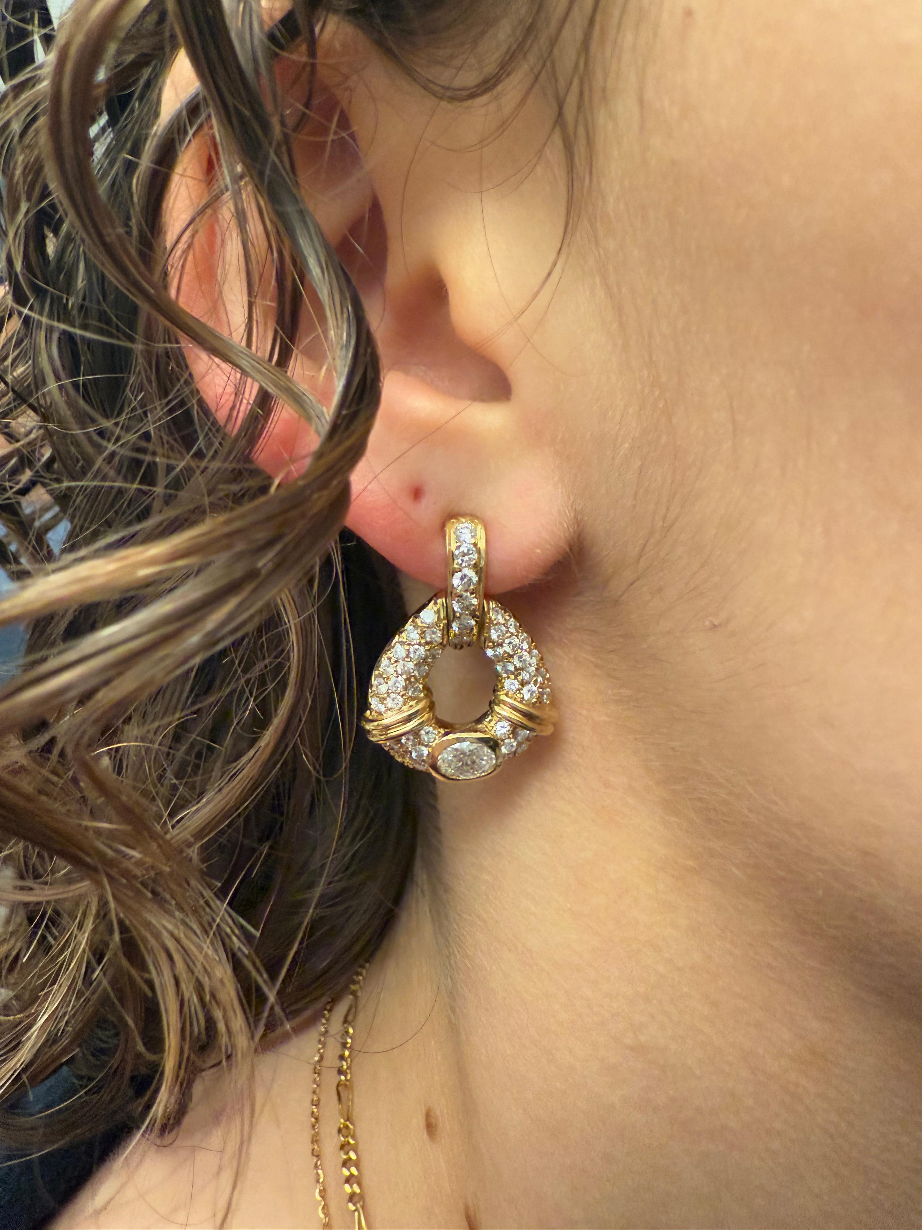 Orecchini in oro giallo certificati HRD con 2,50ct di diamanti naturali in vendita 12