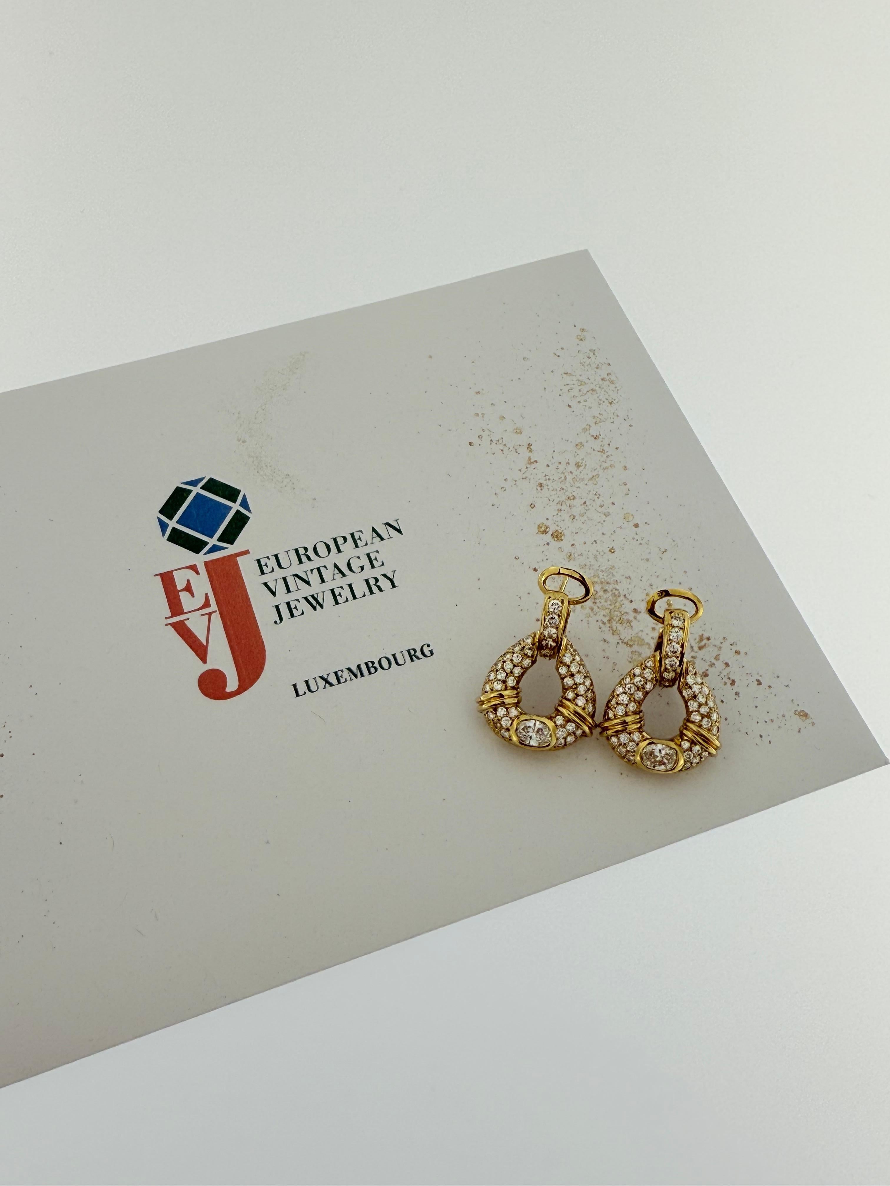 Orecchini in oro giallo certificati HRD con 2,50ct di diamanti naturali in vendita 14