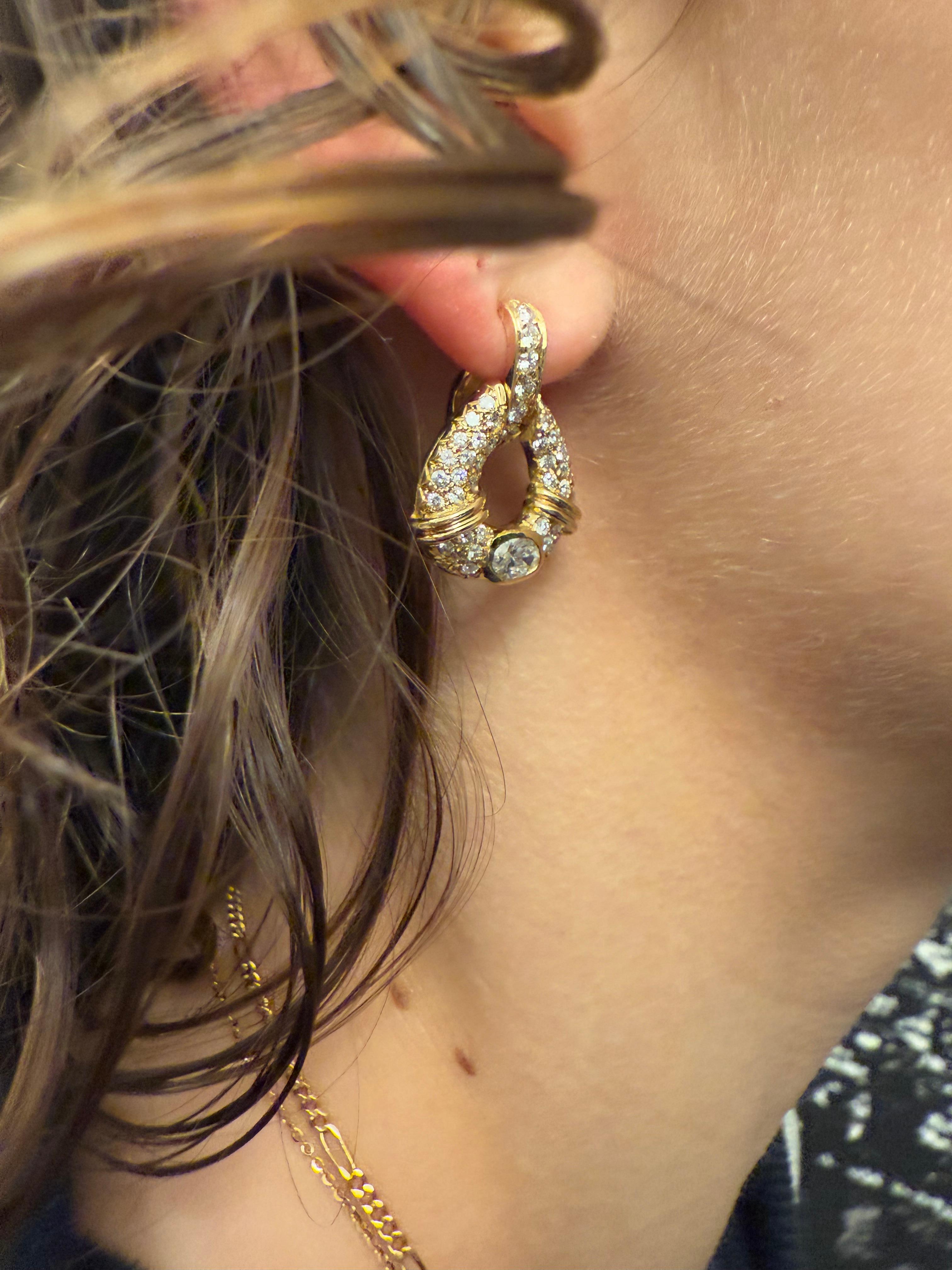 Orecchini in oro giallo certificati HRD con 2,50ct di diamanti naturali in vendita 13
