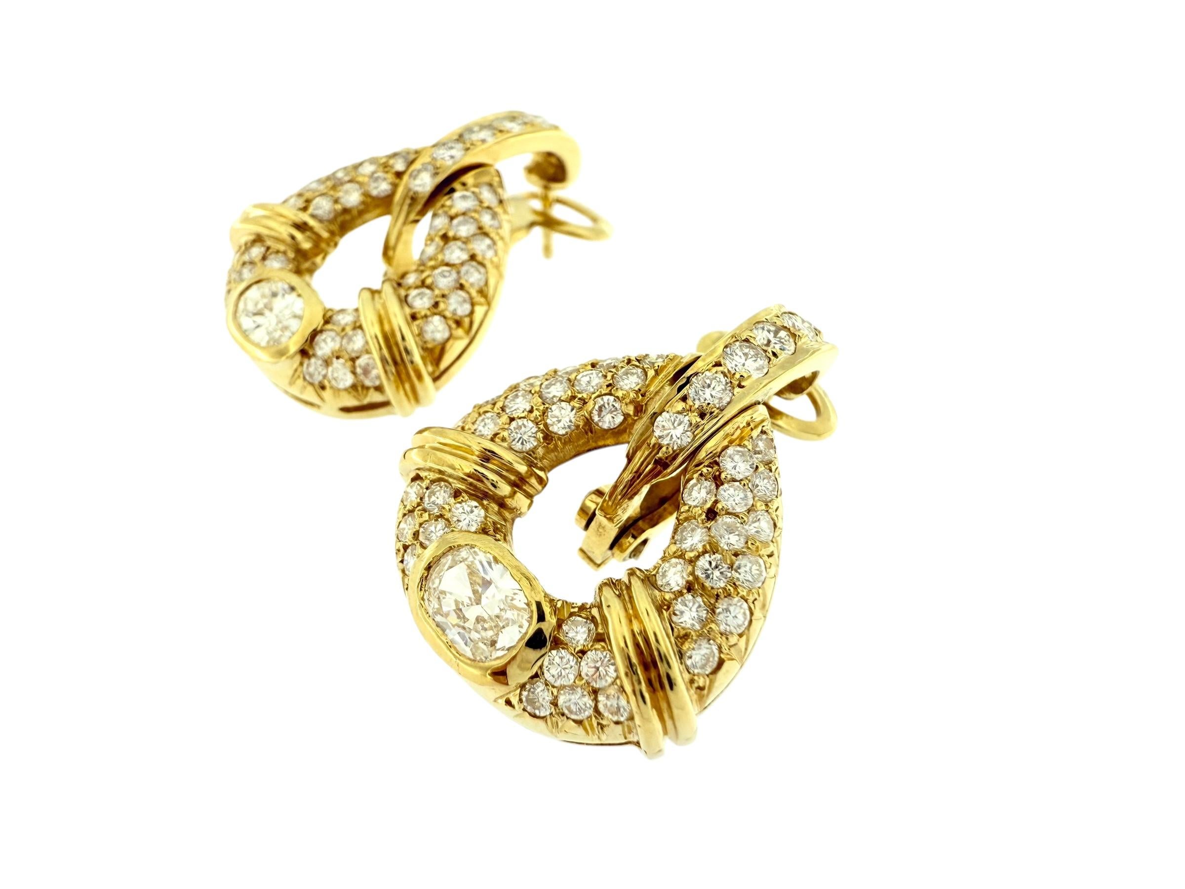Orecchini in oro giallo certificati HRD con 2,50ct di diamanti naturali in vendita 1