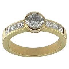 Vintage HRD Certified Yellow Gold Ring with 1.30ct Diamonds