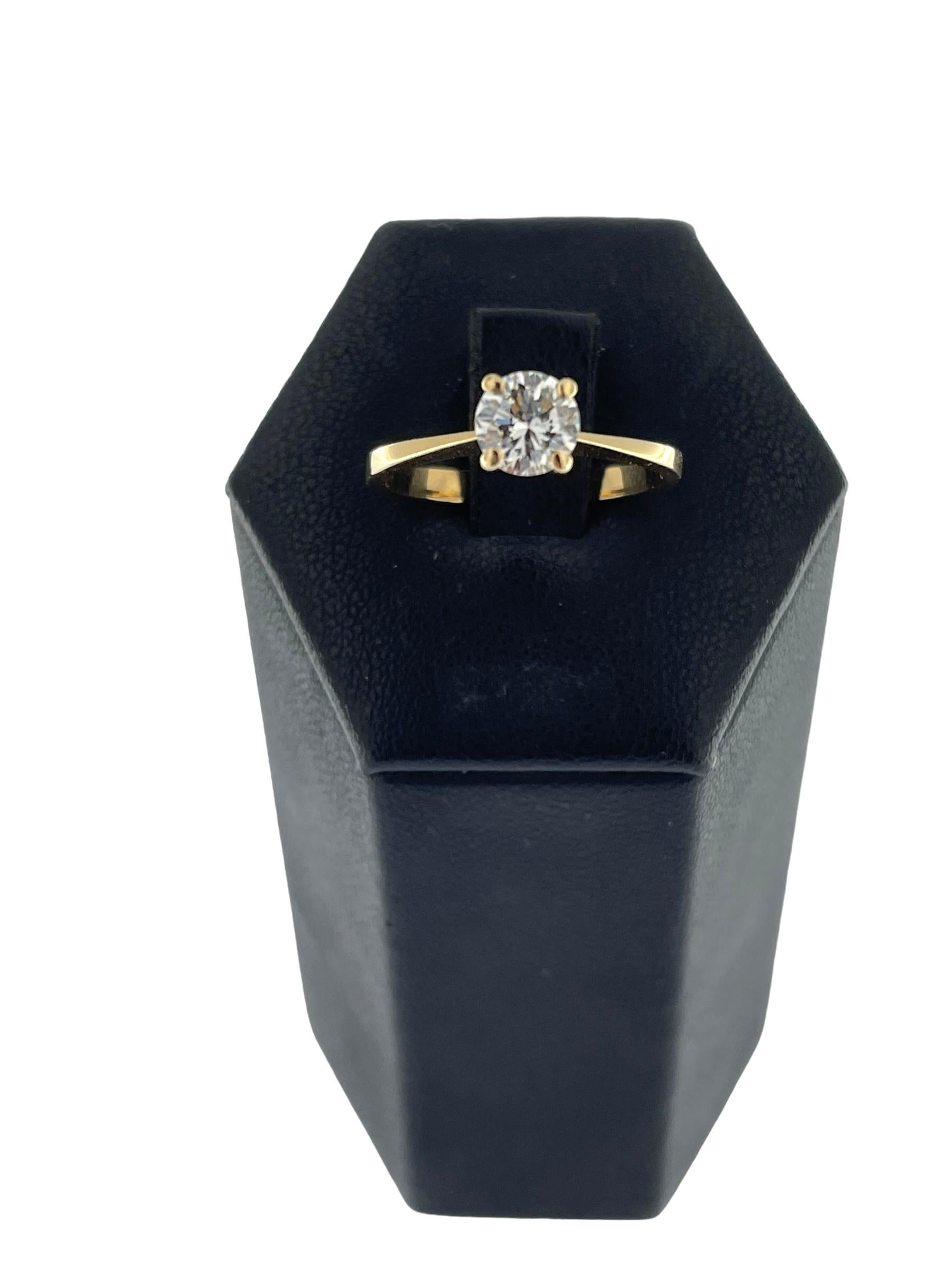 Brilliant Cut HRD Certified Yellow Gold Solitaire Ring For Sale