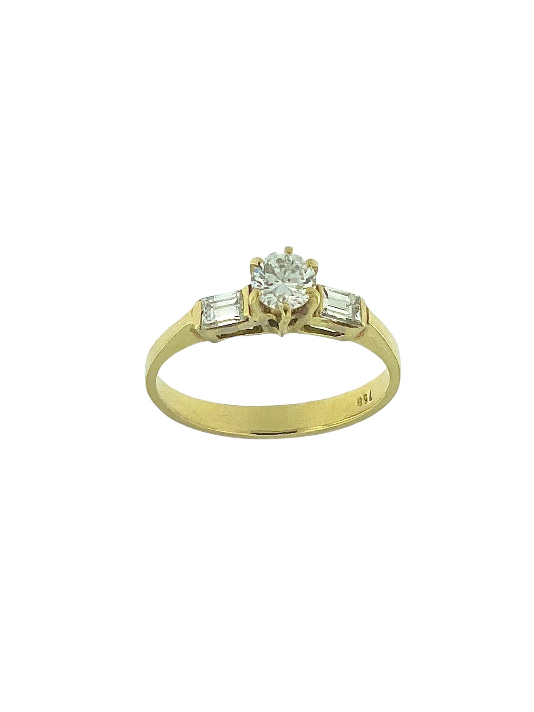HRD Certified Yellow Gold Trilogy Ring with 0.80ct Natural Diamonds For Sale 1