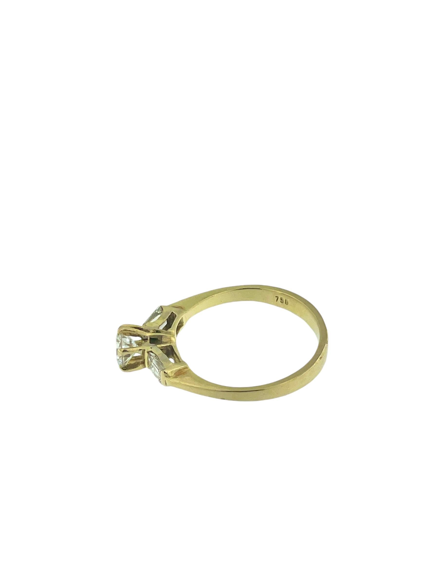 HRD Certified Yellow Gold Trilogy Ring with 0.80ct Natural Diamonds For Sale 2