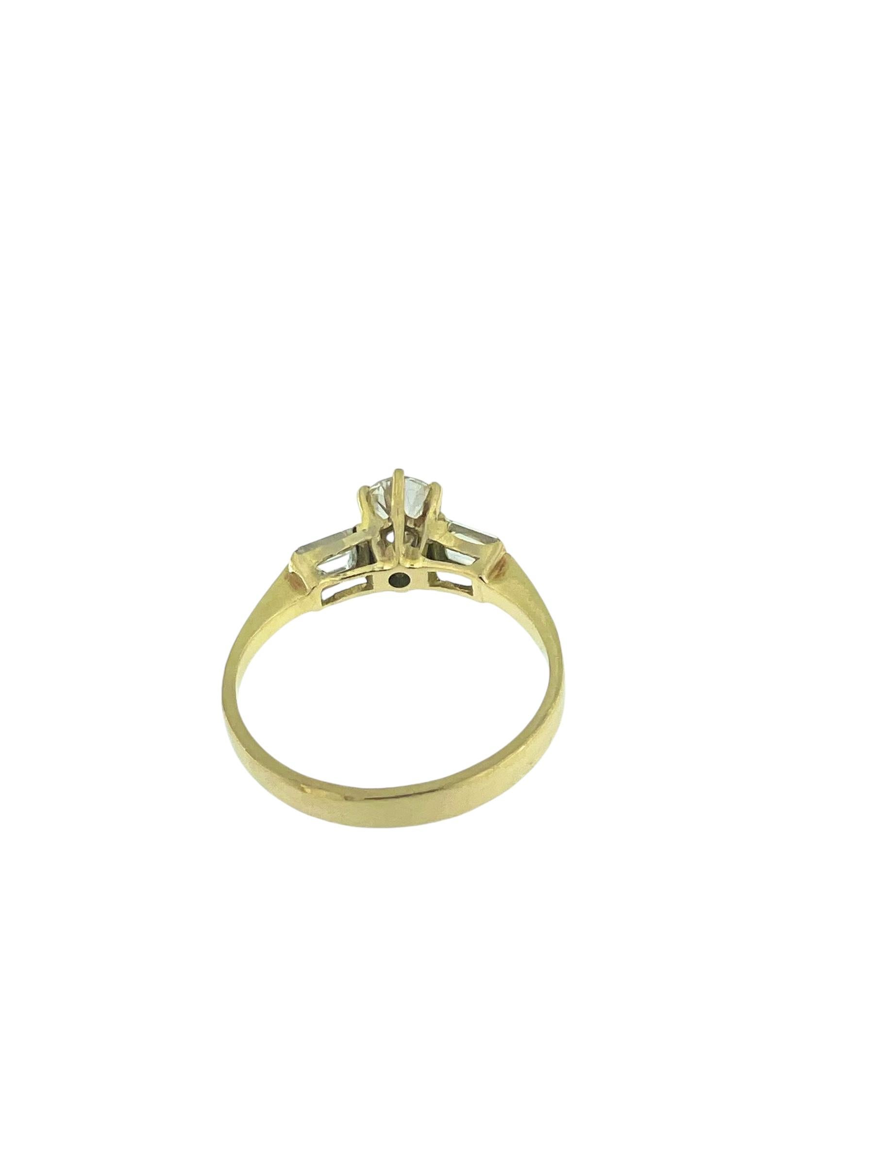 HRD Certified Yellow Gold Trilogy Ring with 0.80ct Natural Diamonds For Sale 3