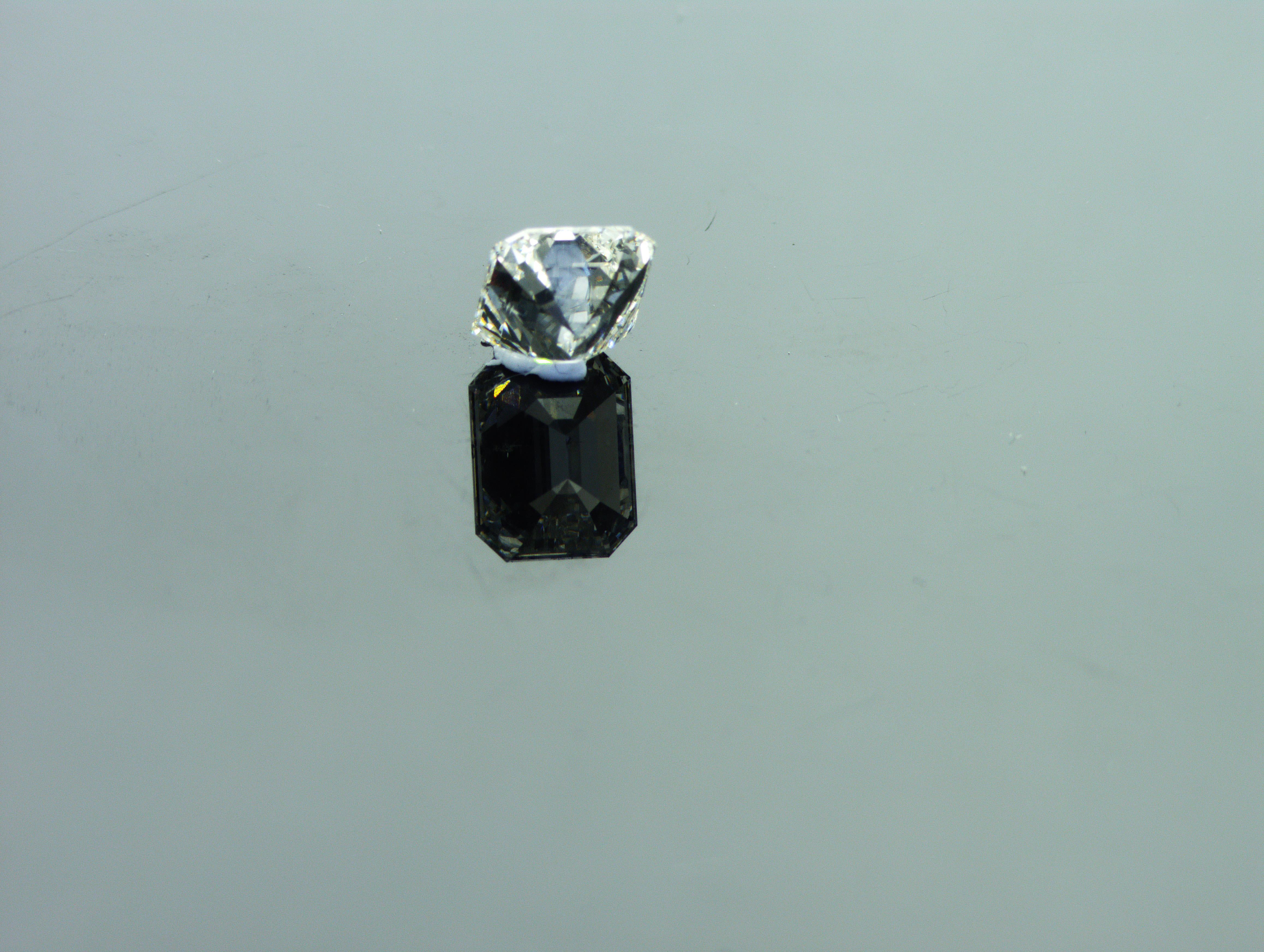 Women's or Men's HRDAntwerp certified 0.78 carat Emerald Shape Natural Diamond G SI2 For Sale