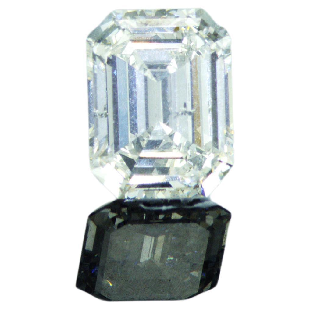 HRDAntwerp certified 0.78 carat Emerald Shape Natural Diamond G SI2 For Sale