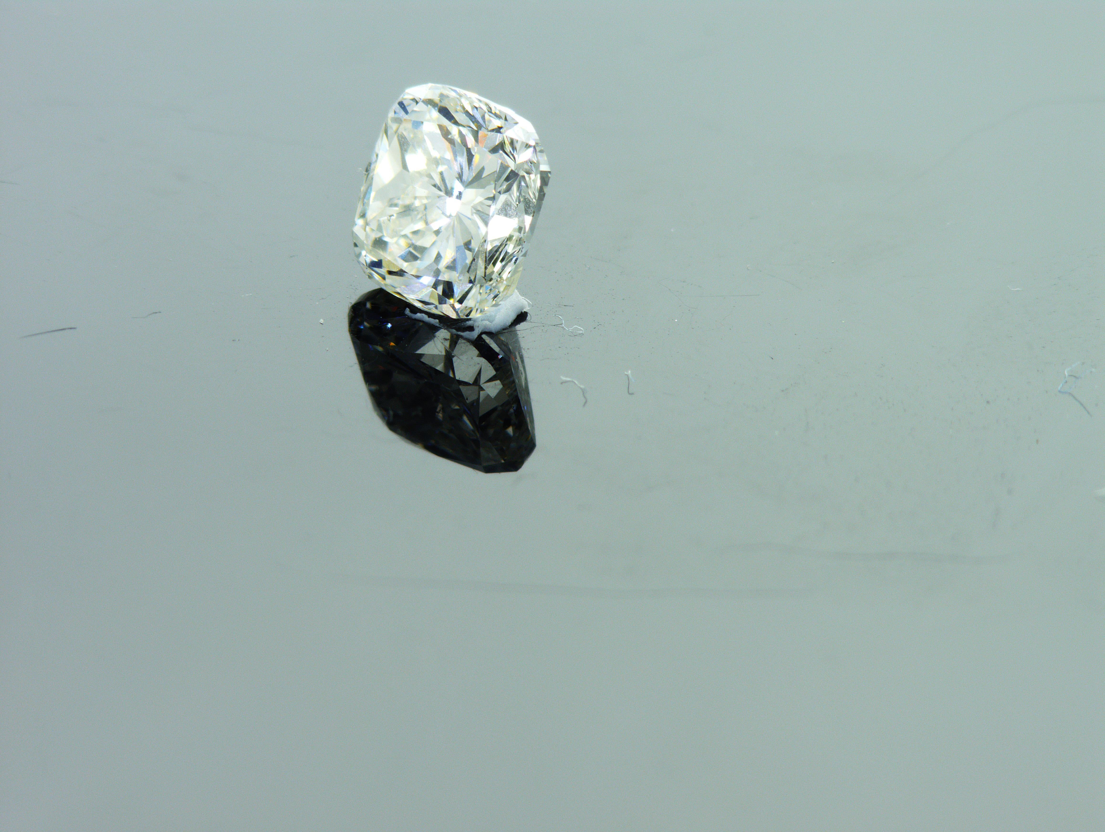 We are natural diamond production company located in Dubai. Rapaport price for this diamond is $2821.00, our price is -50% from the Rapaport price - $1411!!!! We ship world wide for free!!!!
Weight: 0.91ct
Shape: Cushion
Color: rare white