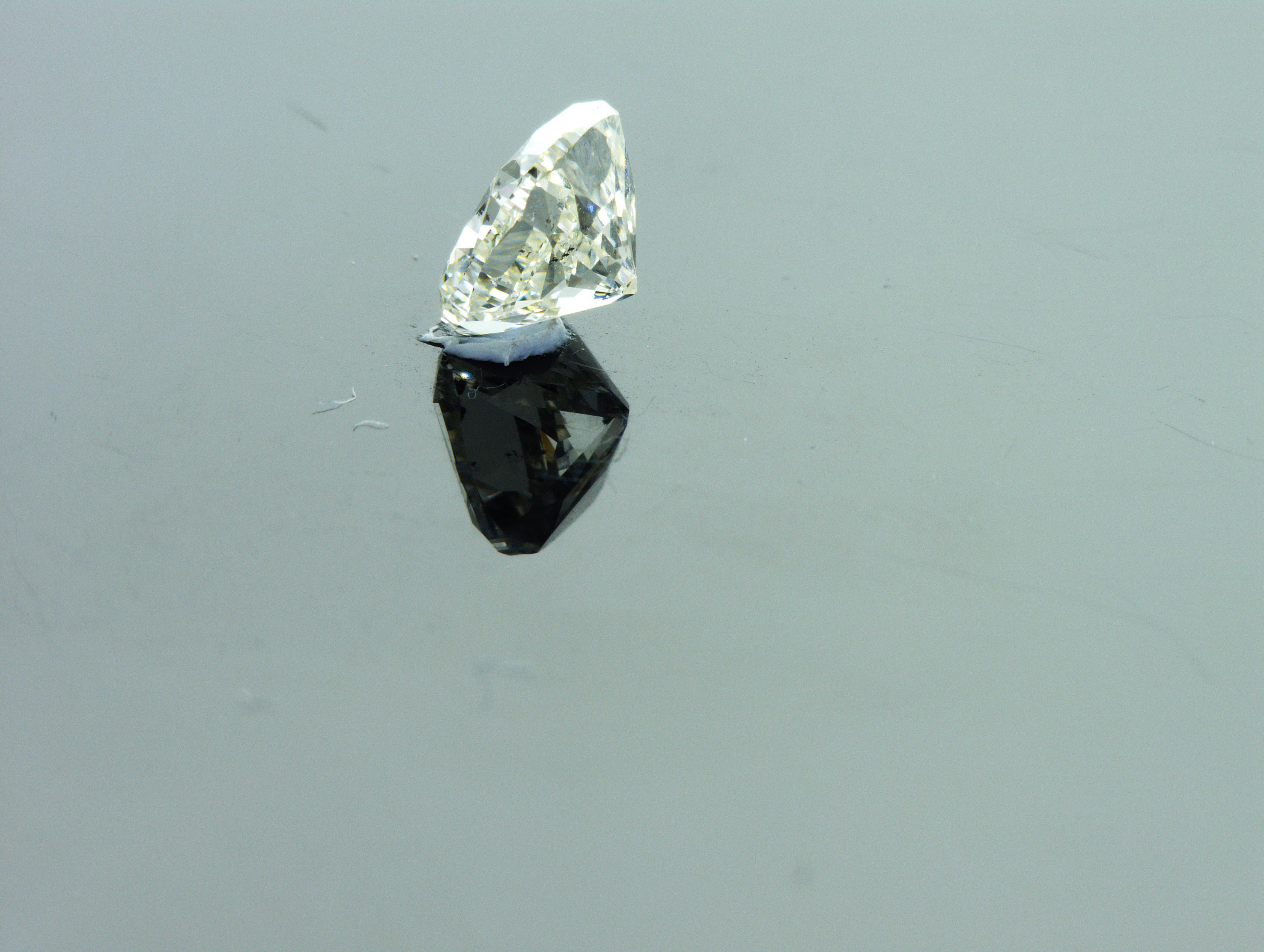 HRDAntwerp certified 0.91 carat Cushion Shape Natural Diamond I SI1 In New Condition For Sale In Dubai, UAE