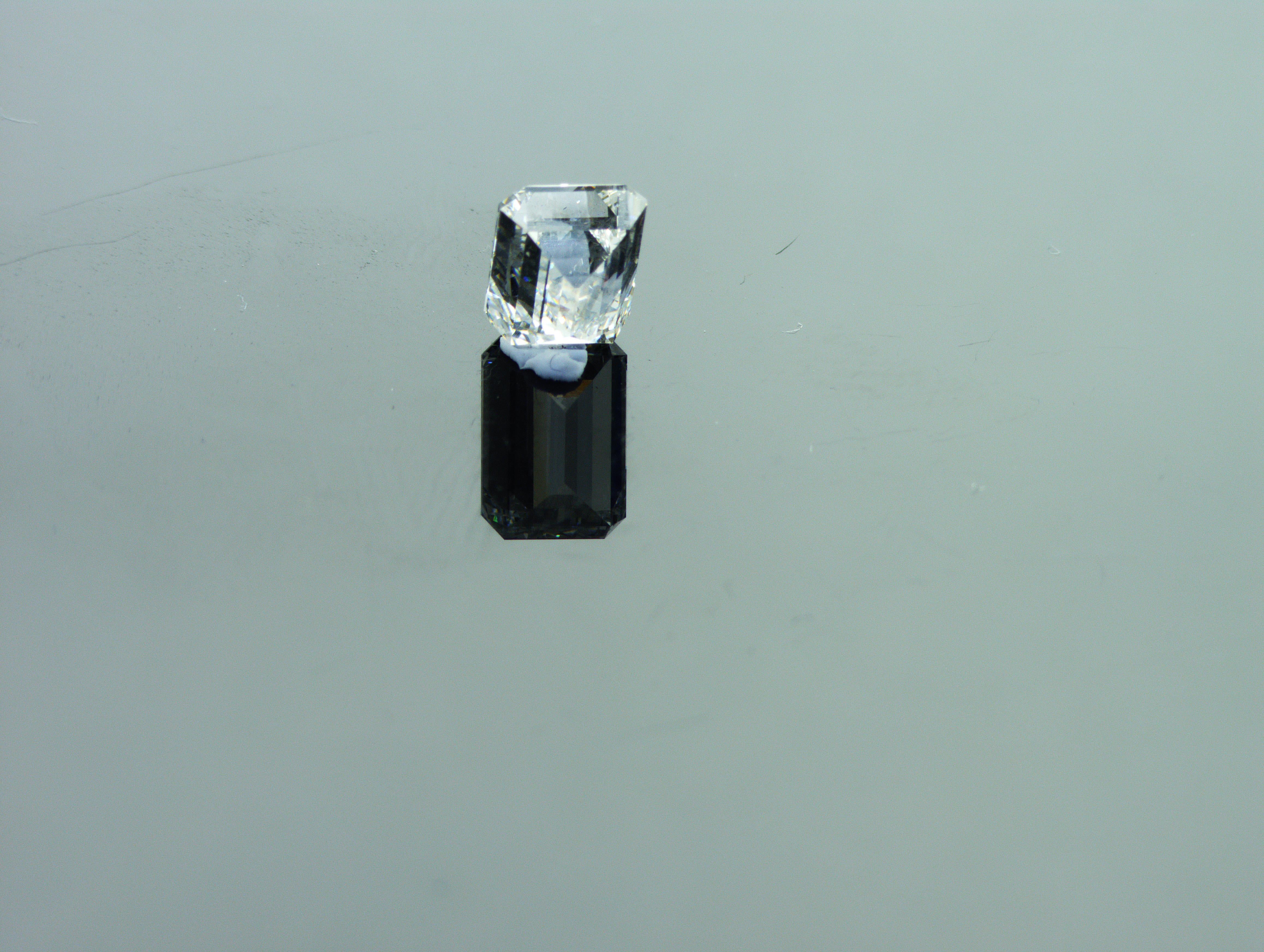 Women's or Men's HRDAntwerp certified 0.93 carat Emerald Shape Natural Diamond E Loop Clean (IF) For Sale