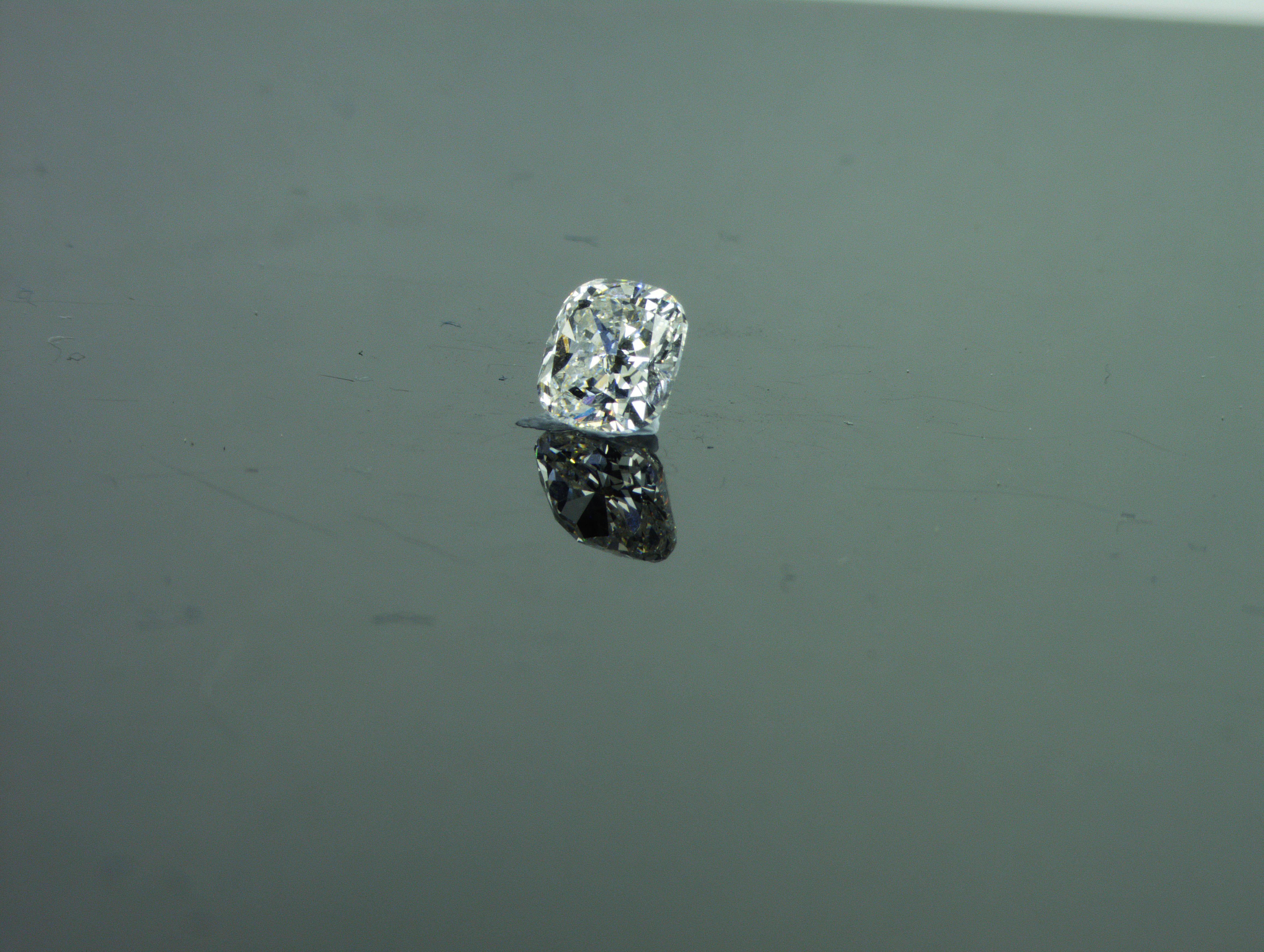 Nous sommes une société de production de diamants naturels située à Dubaï.
Poids : 1.01ct
Forme : Coussin
Couleur : blanc rare + (F)
Clarté : SI2
Polonais : Excellent
Symm : Bon
Dimensions (mm) : 5,90 x 5,83 x 3,66
Tous nos diamants avec