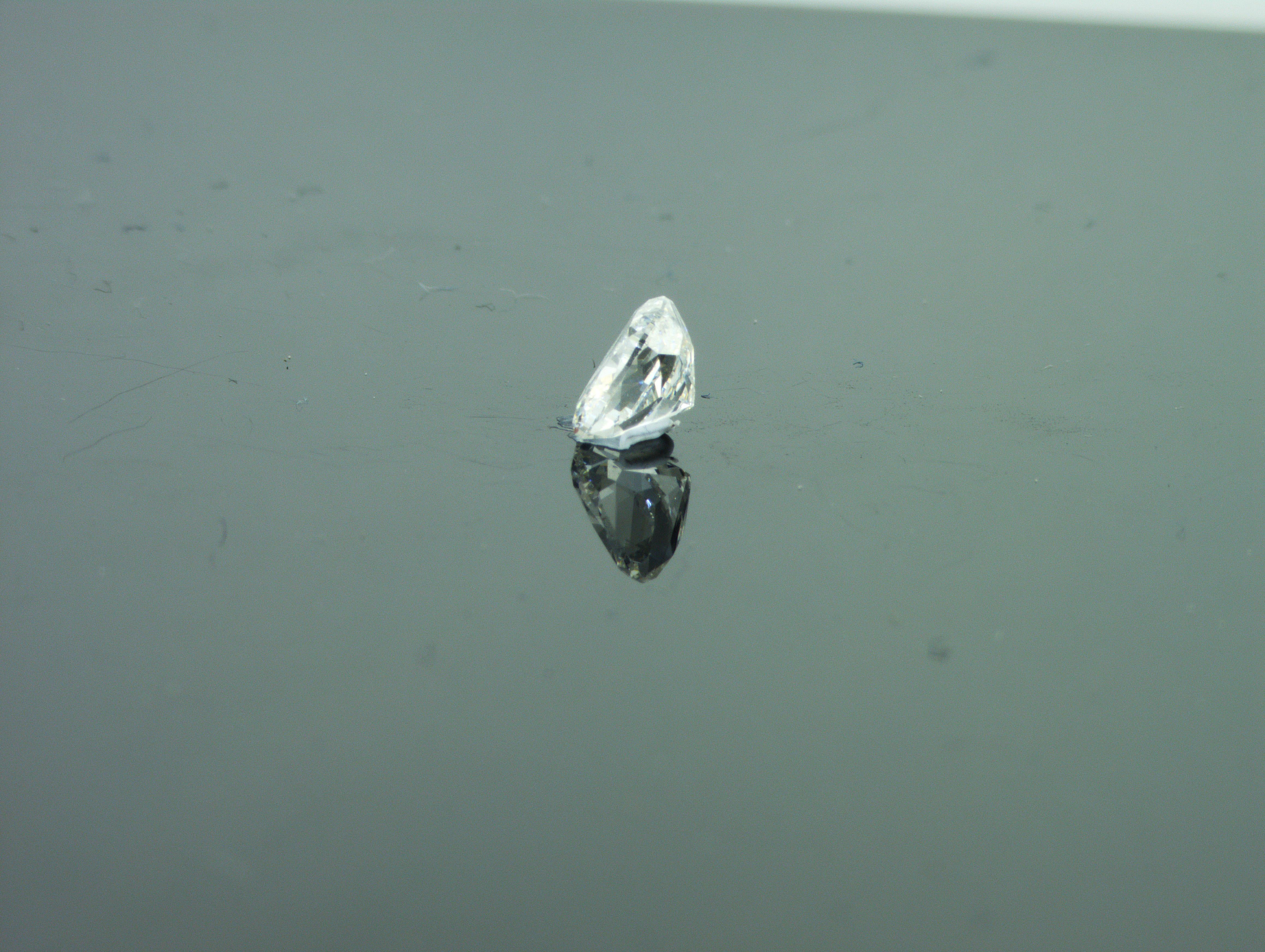 HRDAntwerp certified 1.01 carat Cushion Shape Natural Diamond F SI2 In New Condition For Sale In Dubai, UAE